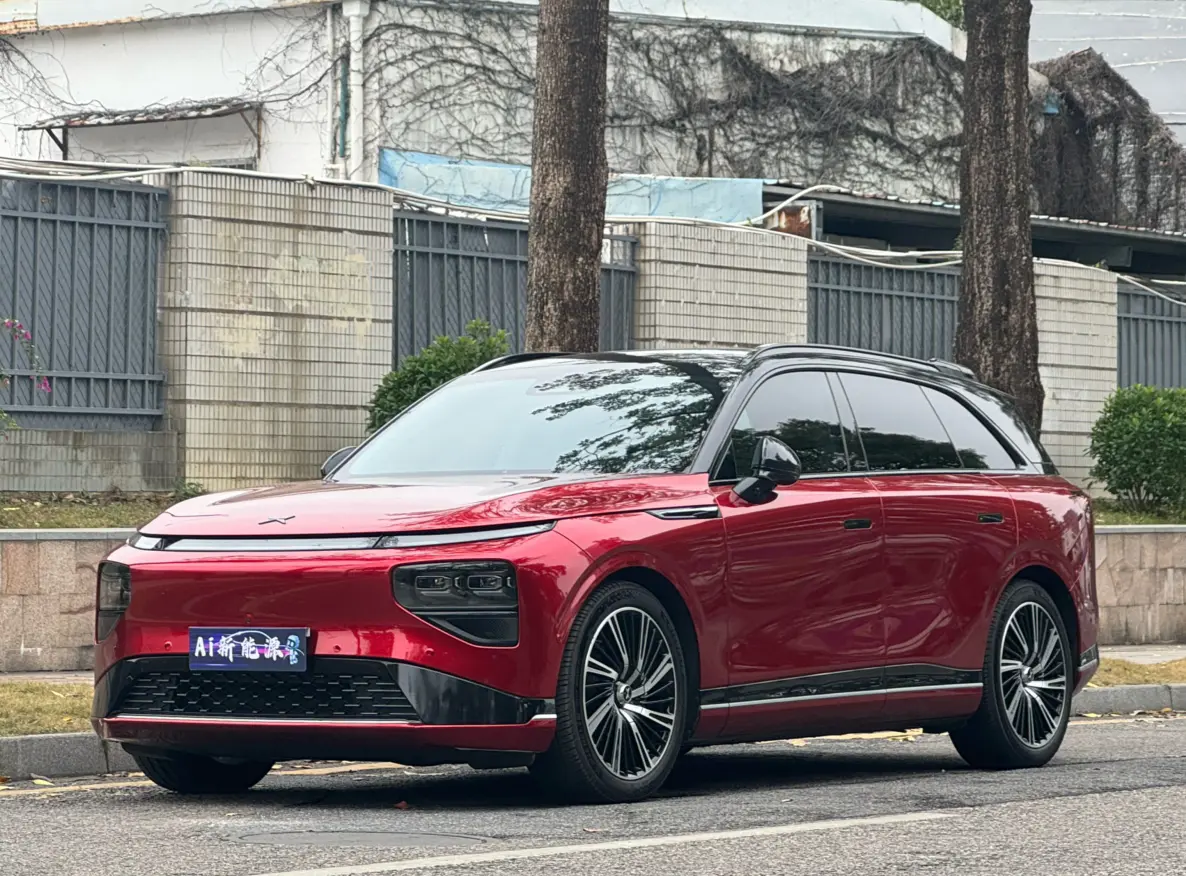 Xpeng G9  из Китая