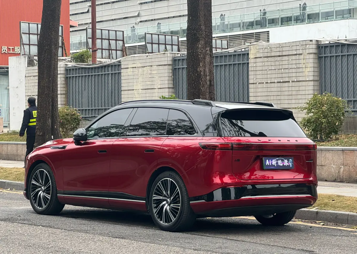 Xpeng G9  из Китая