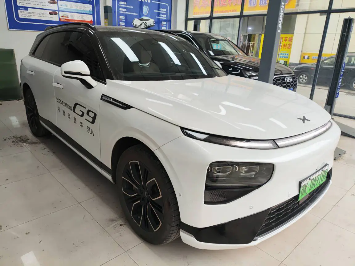 Xpeng G9  из Китая