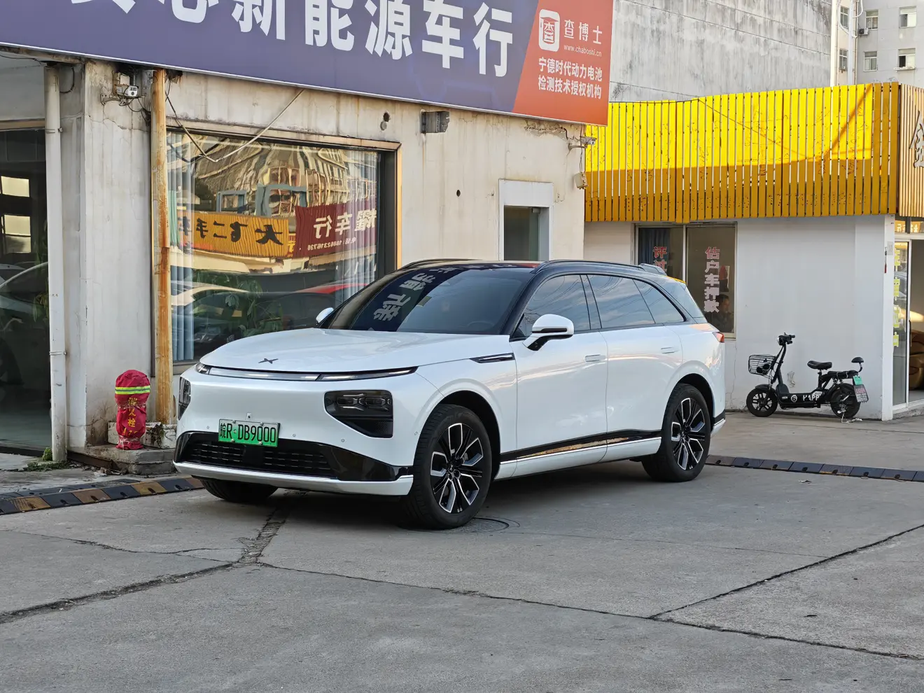 Xpeng G9  из Китая