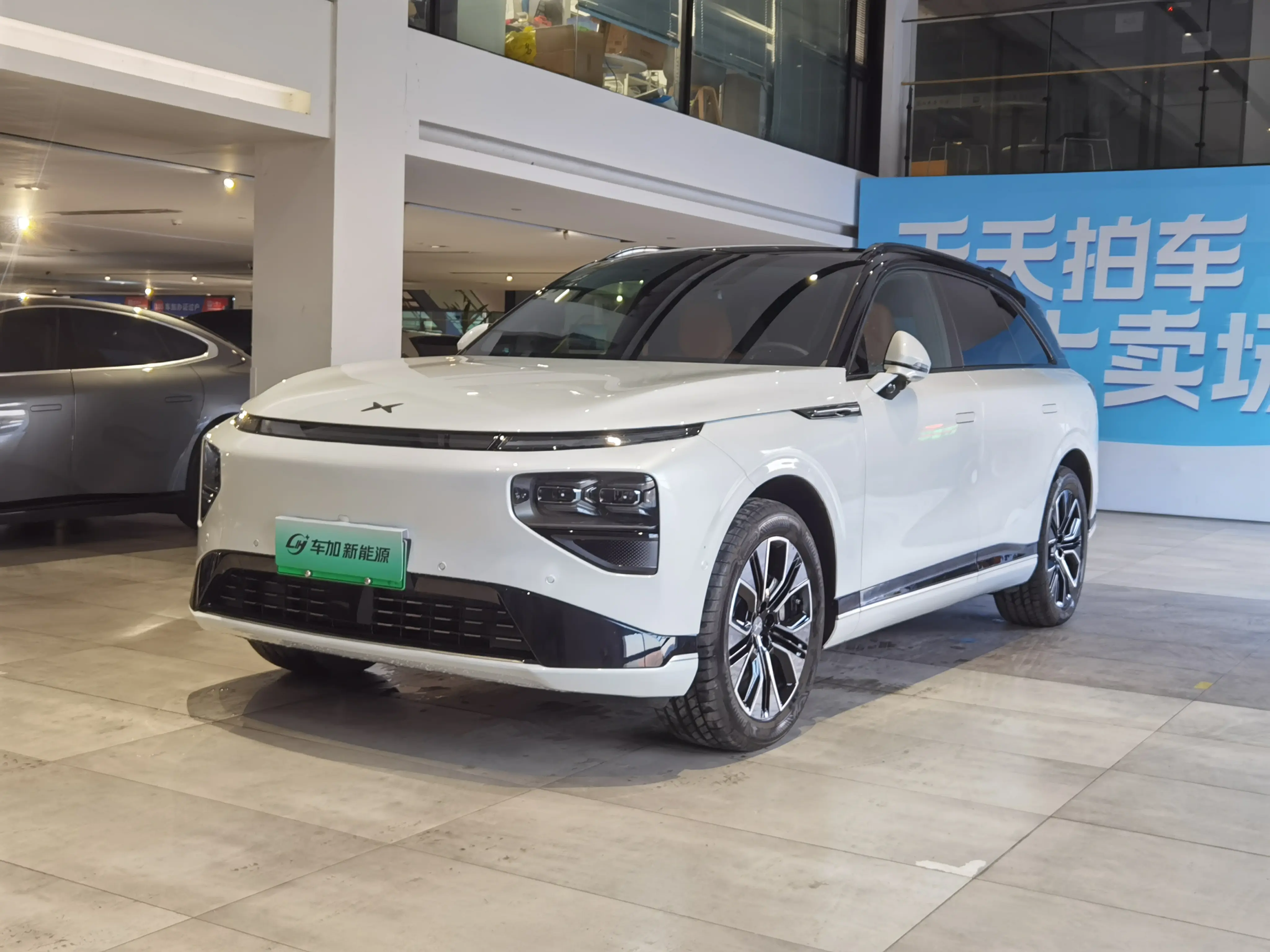 Xpeng G9  из Китая