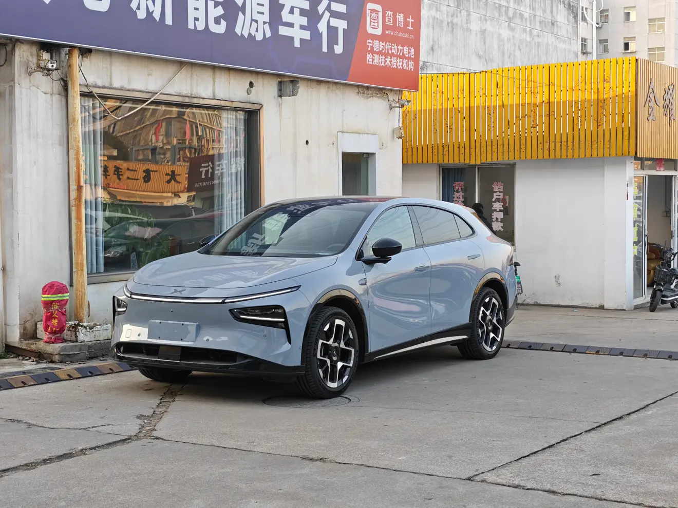 Xpeng G7  из Китая