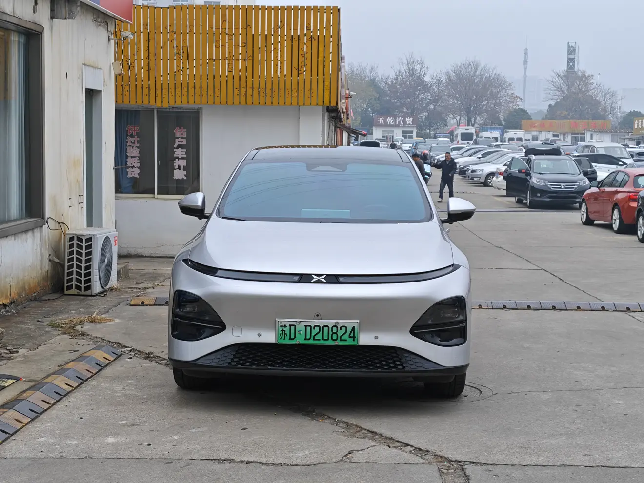 Xpeng G6  из Китая