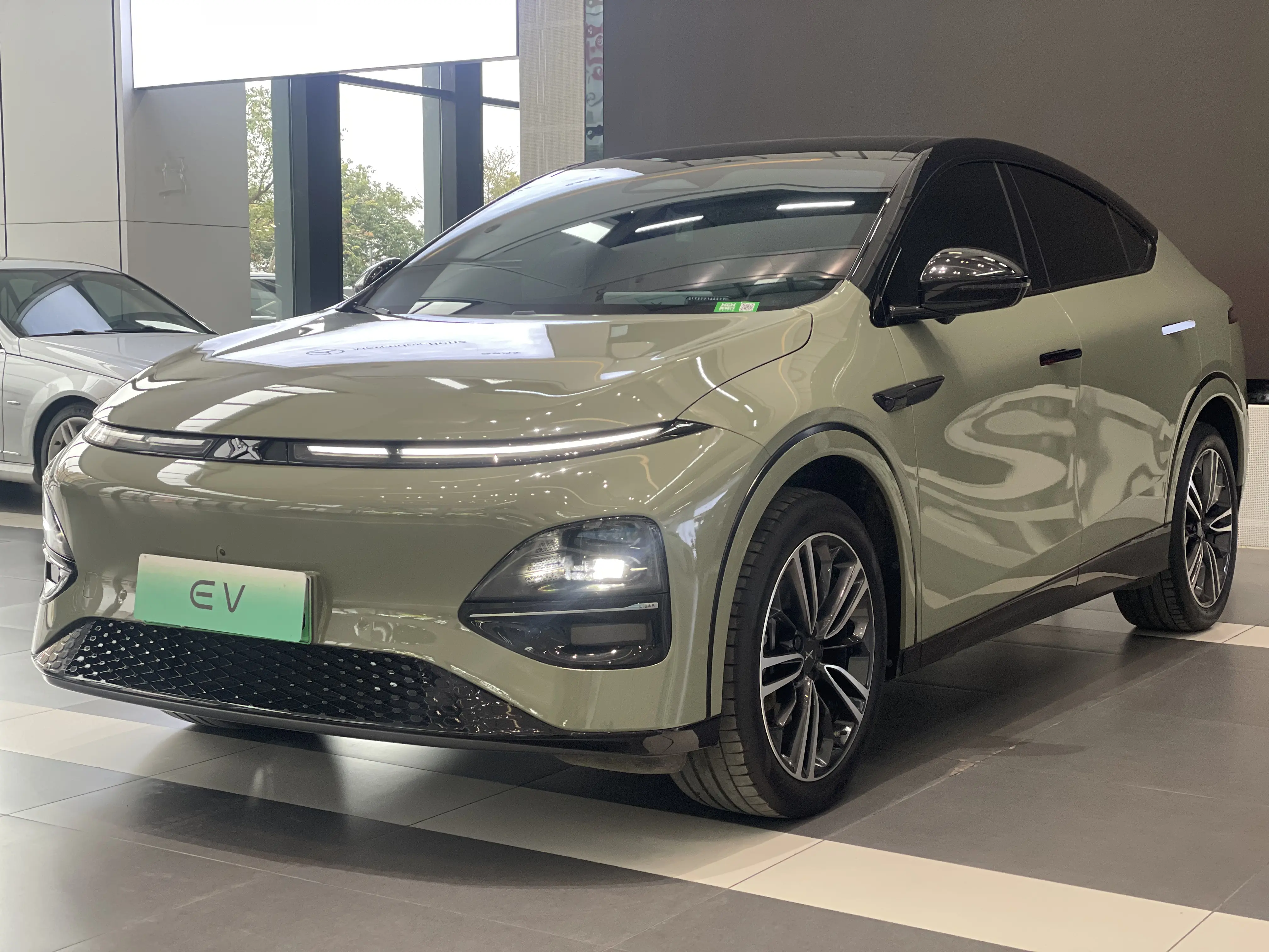 Xpeng G6  из Китая