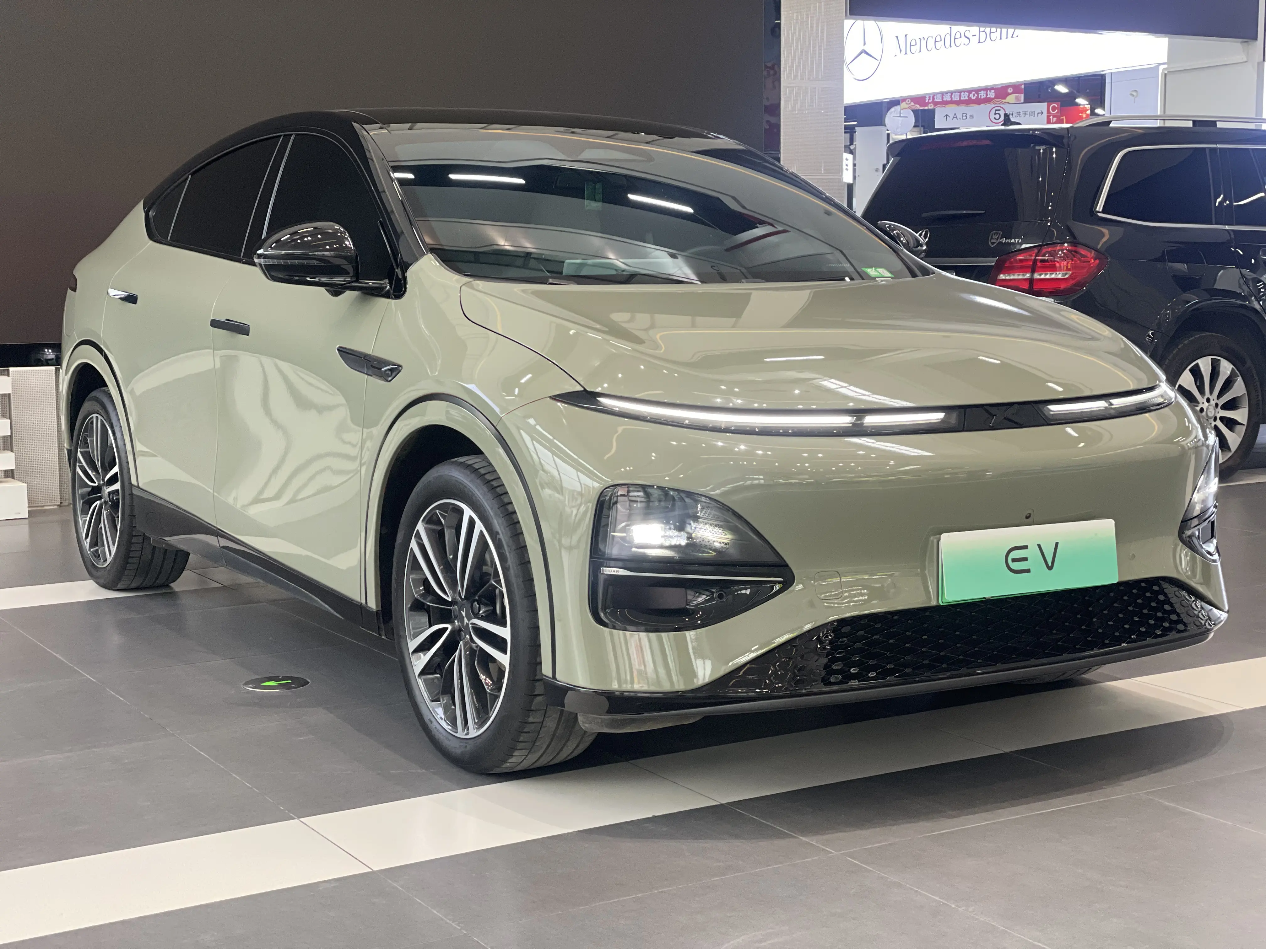 Xpeng G6  из Китая