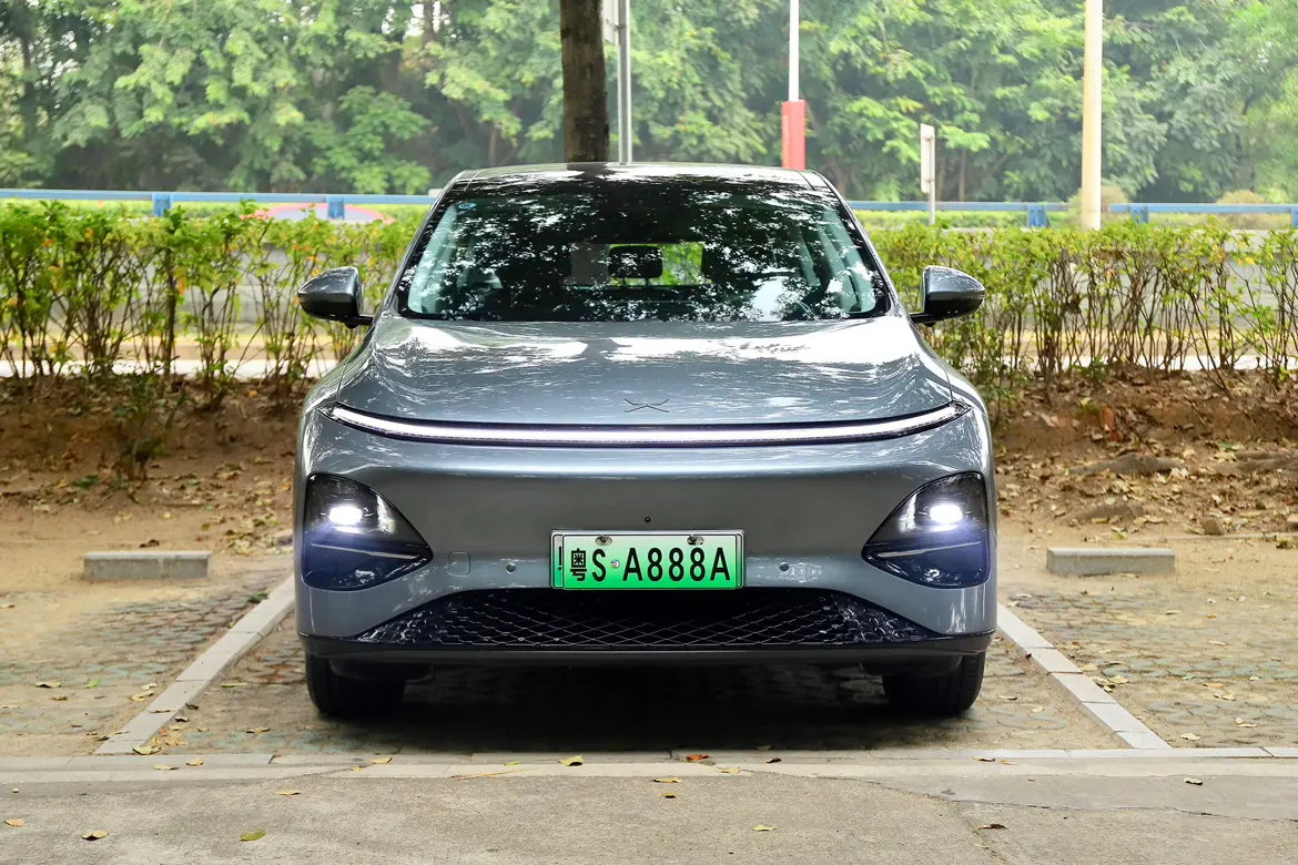 Xpeng G6  из Китая