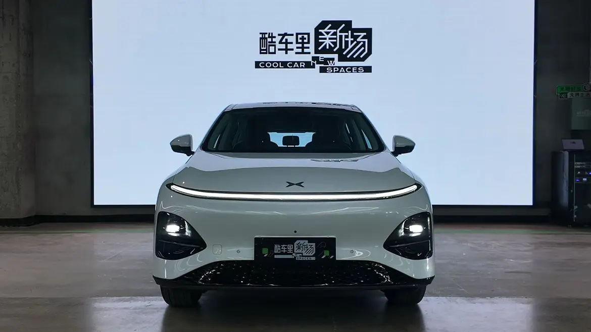 Xpeng G6  из Китая