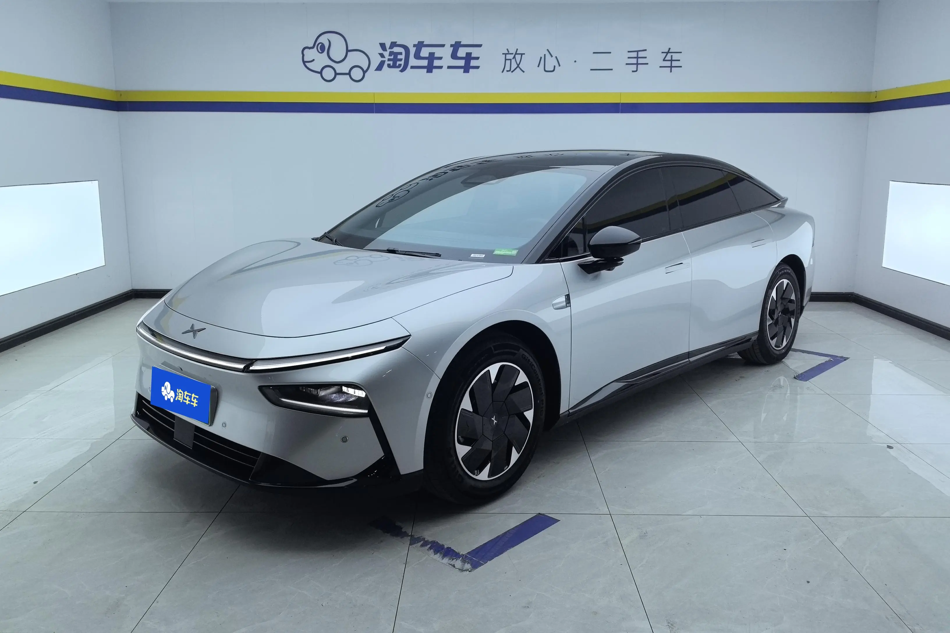 Xpeng P7+  из Китая