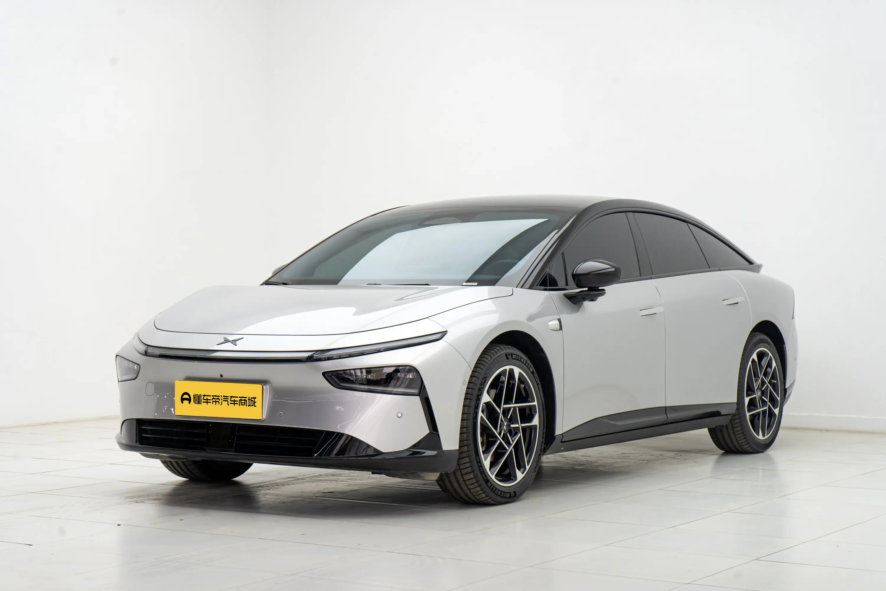 Xpeng P7+  из Китая