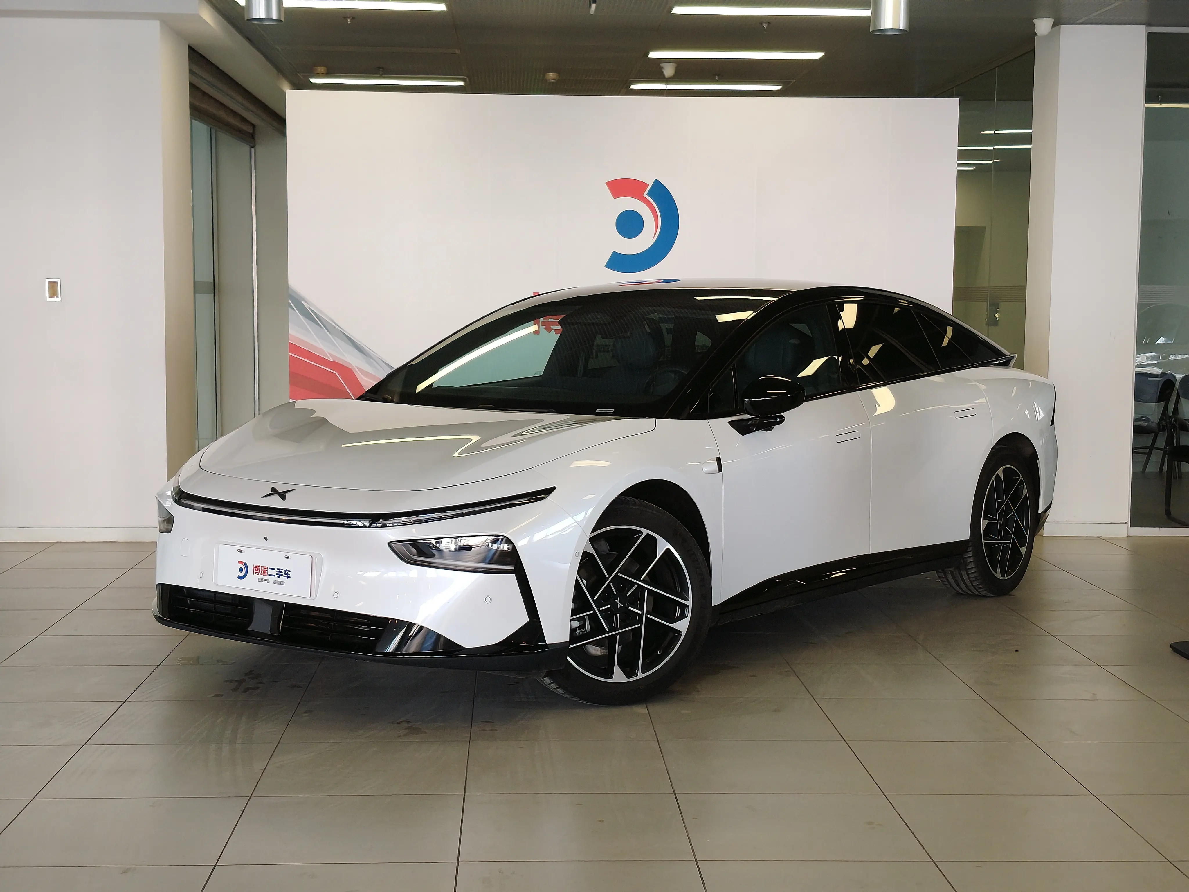 Xpeng P7+  из Китая