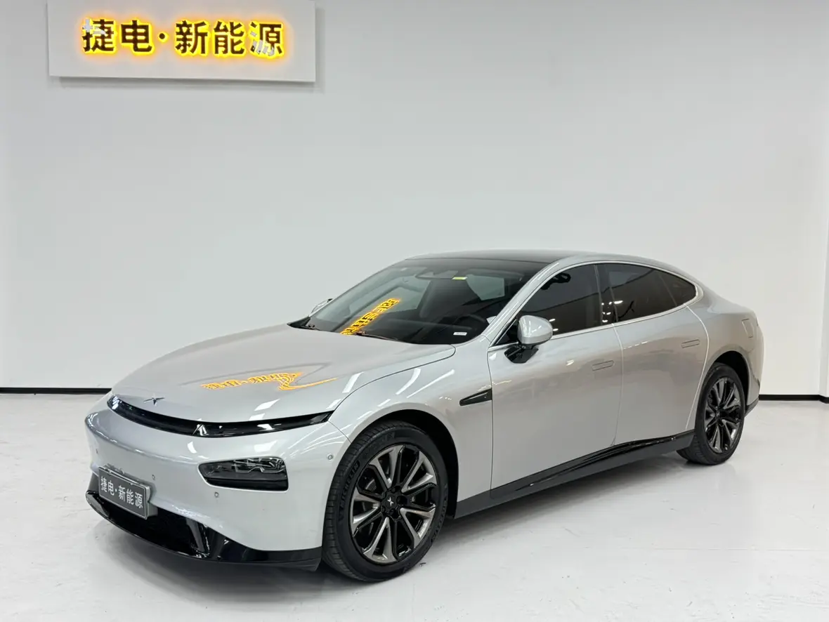 Xpeng P7  из Китая