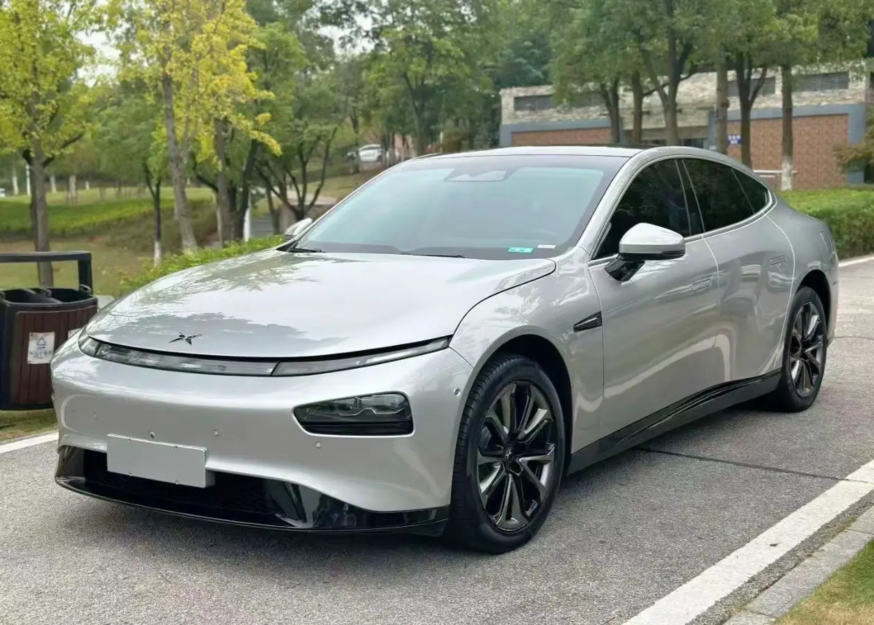 Xpeng P7  из Китая