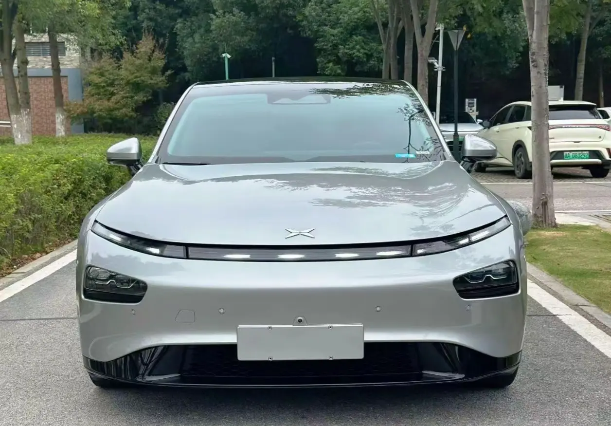 Xpeng P7  из Китая