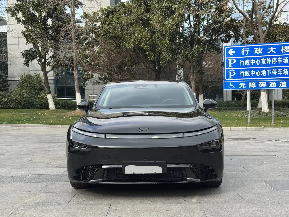 Xpeng P7  из Китая