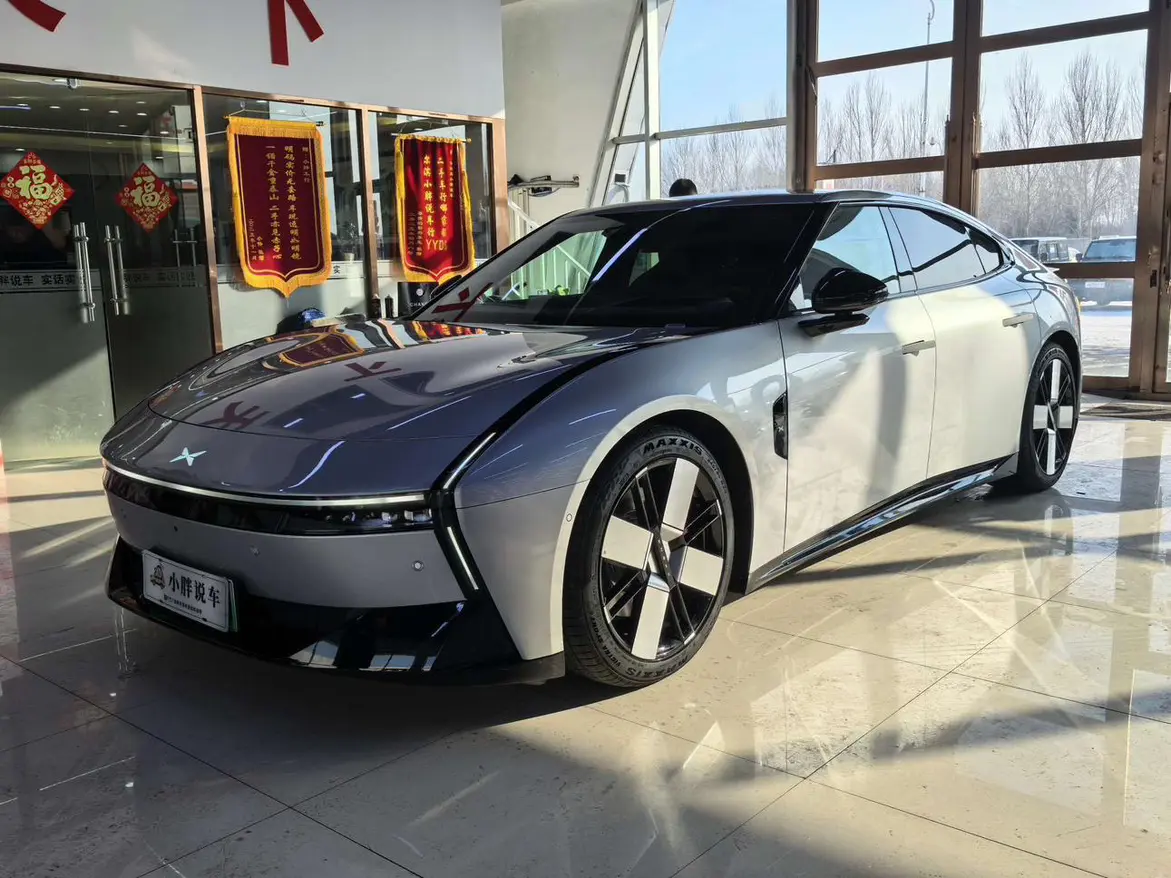 Xpeng P7  из Китая