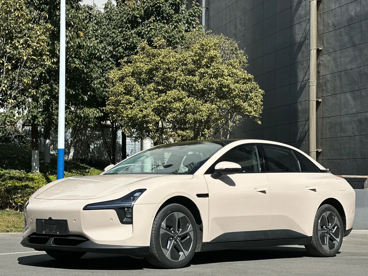 Xpeng Xiaopeng MONA M03  из Китая