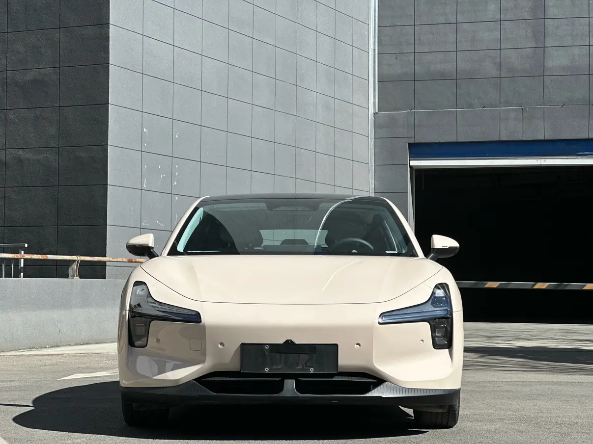 Xpeng Xiaopeng MONA M03  из Китая