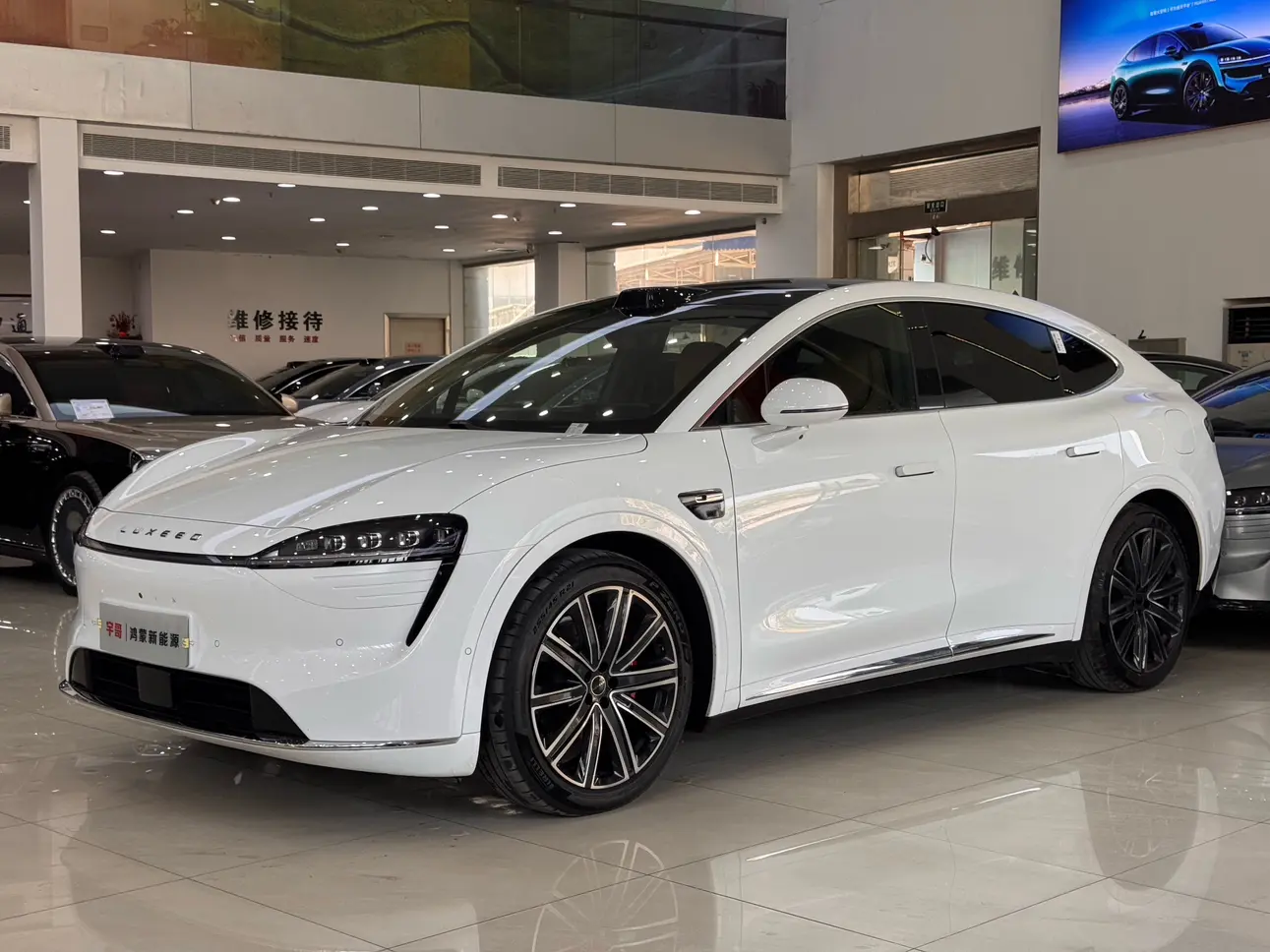 Luxeed Zhijie R7  из Китая