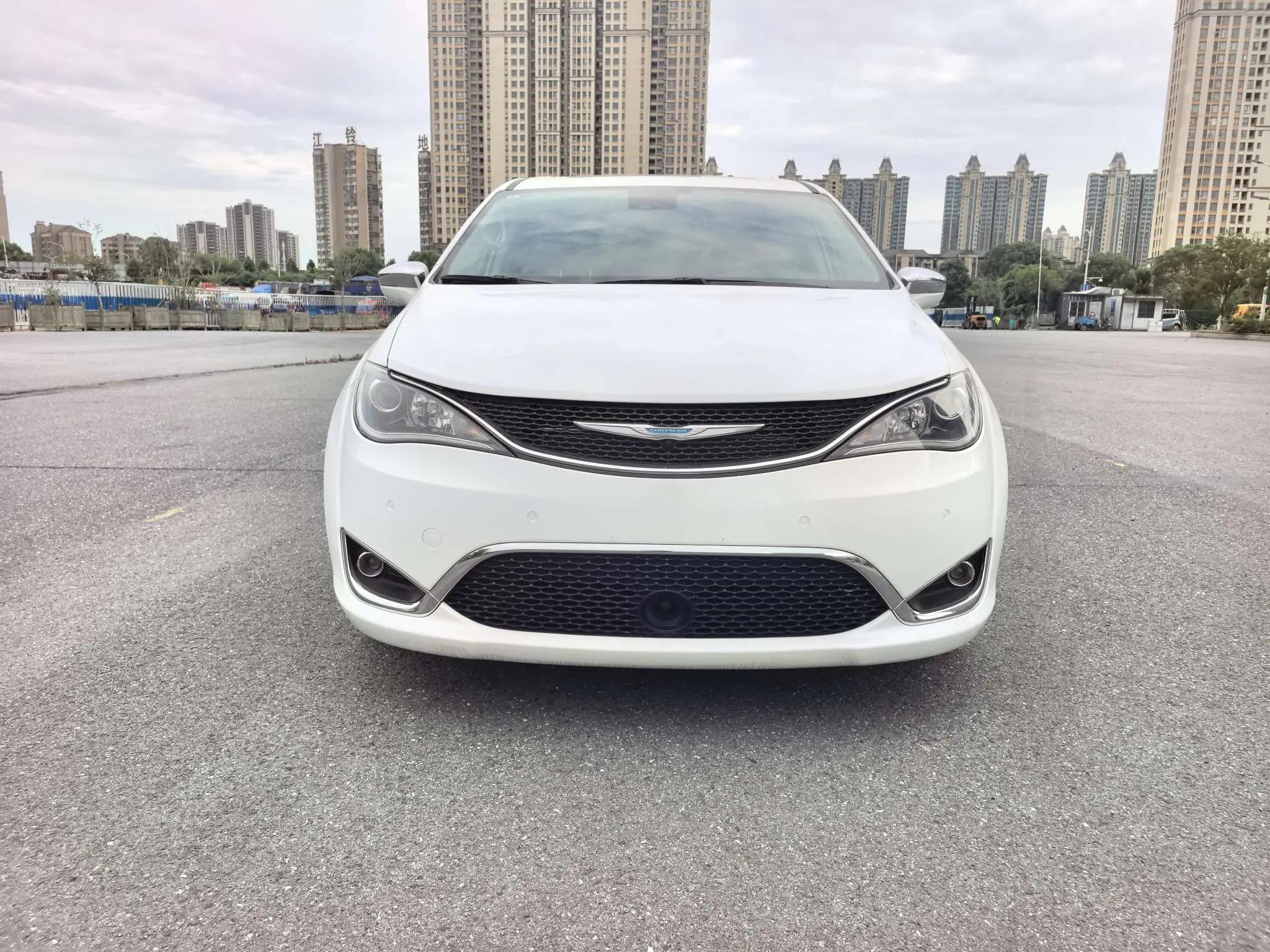 Chrysler Grand Voyager PHEV  из Китая