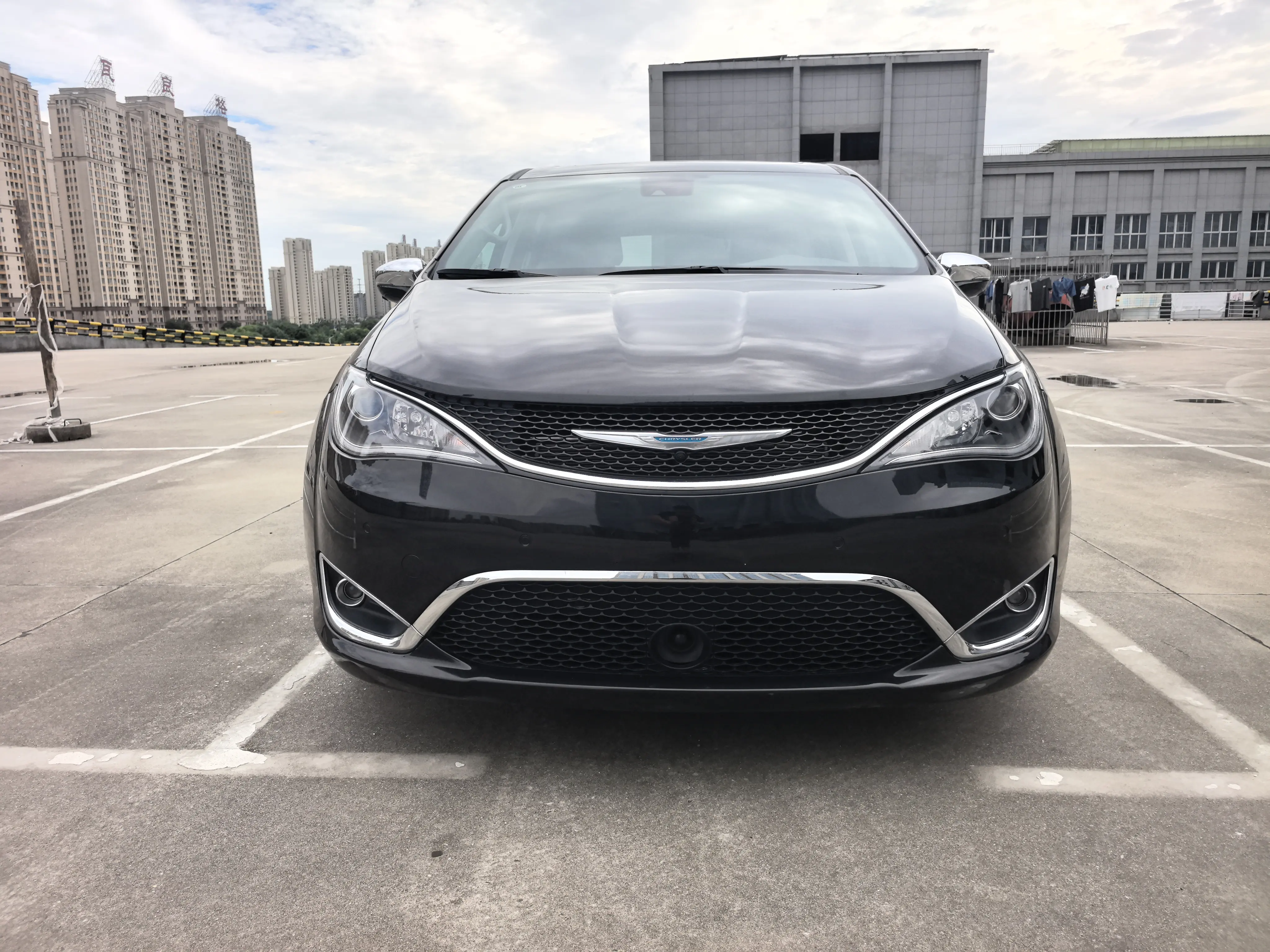 Chrysler Grand Voyager PHEV  из Китая