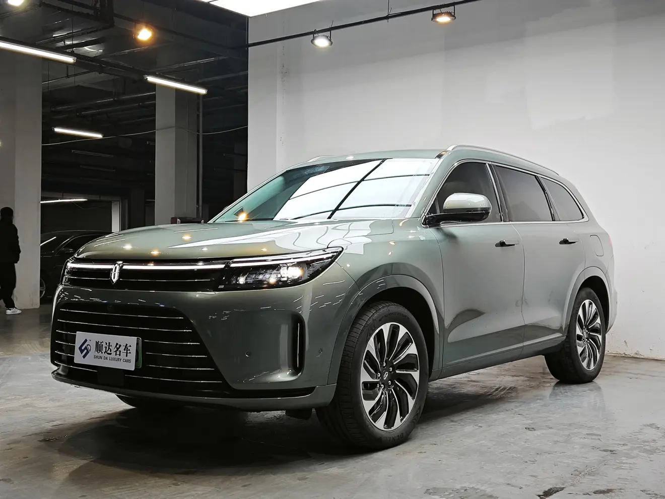 AITO M7 (Wenjie M7)  из Китая