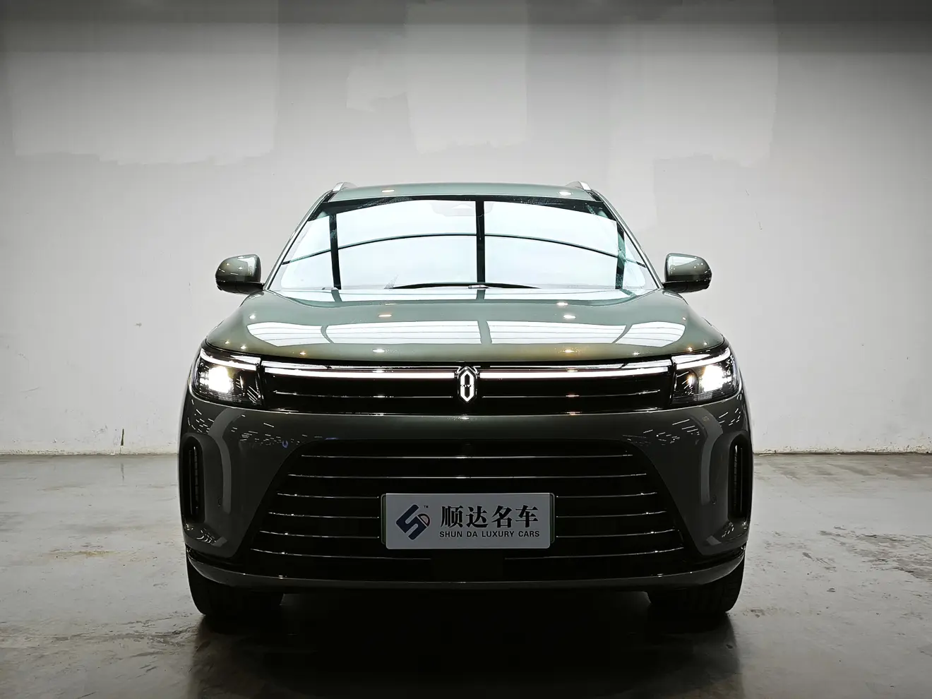 AITO M7 (Wenjie M7)  из Китая