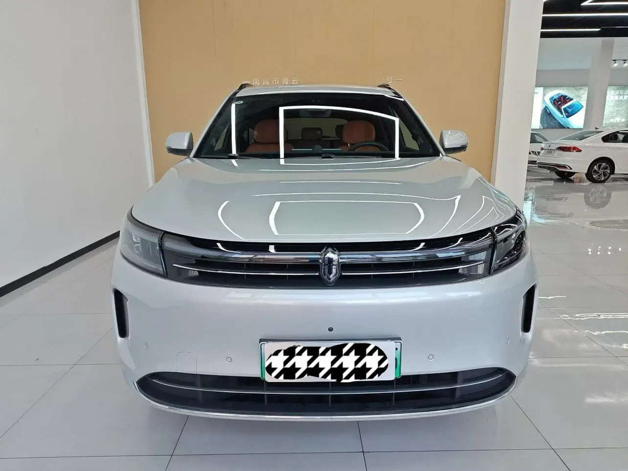 AITO M7 (Wenjie M7)  из Китая