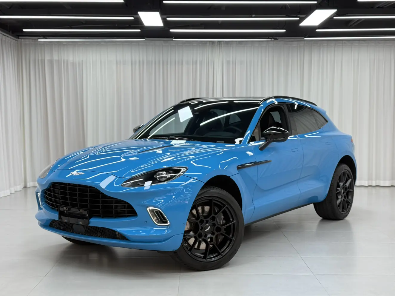 Aston Martin DBX  из Китая