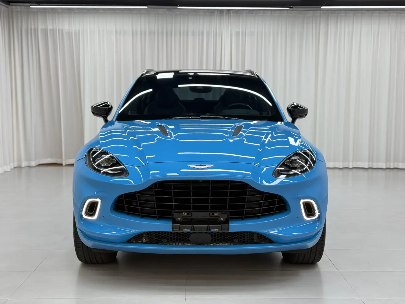 Aston Martin DBX  из Китая