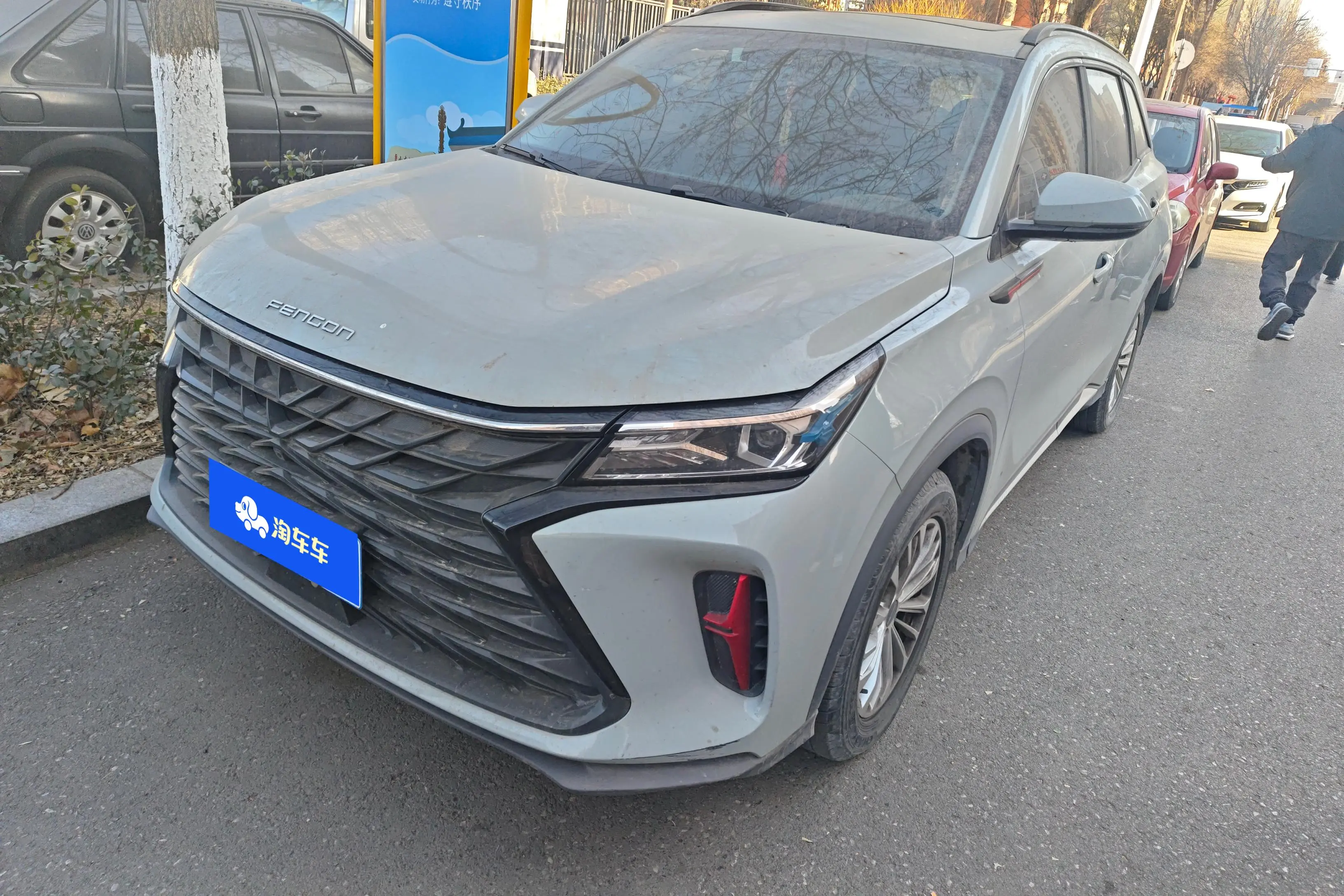 Dongfeng Fengon 580  из Китая