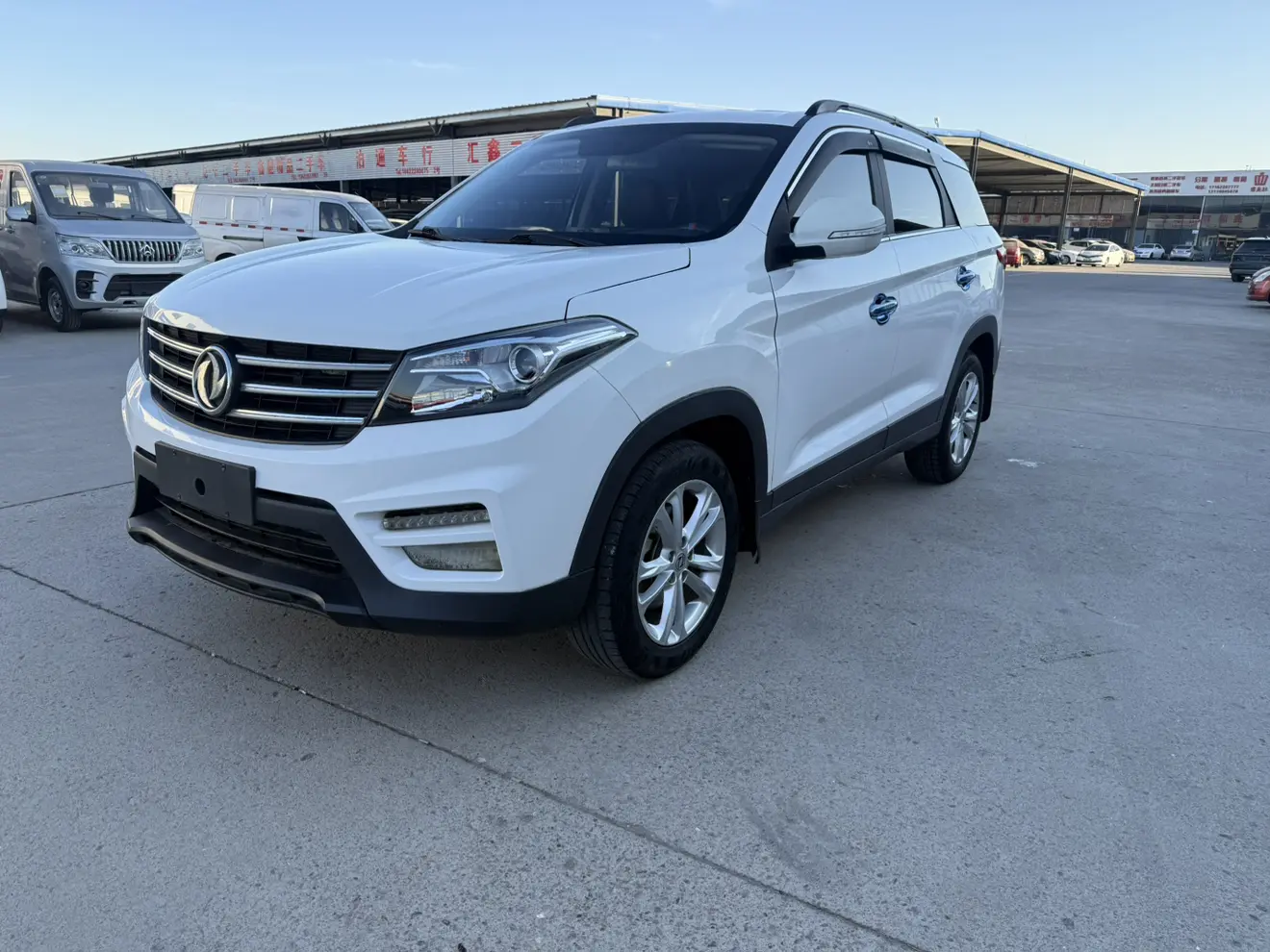 Dongfeng Scenery S560  из Китая