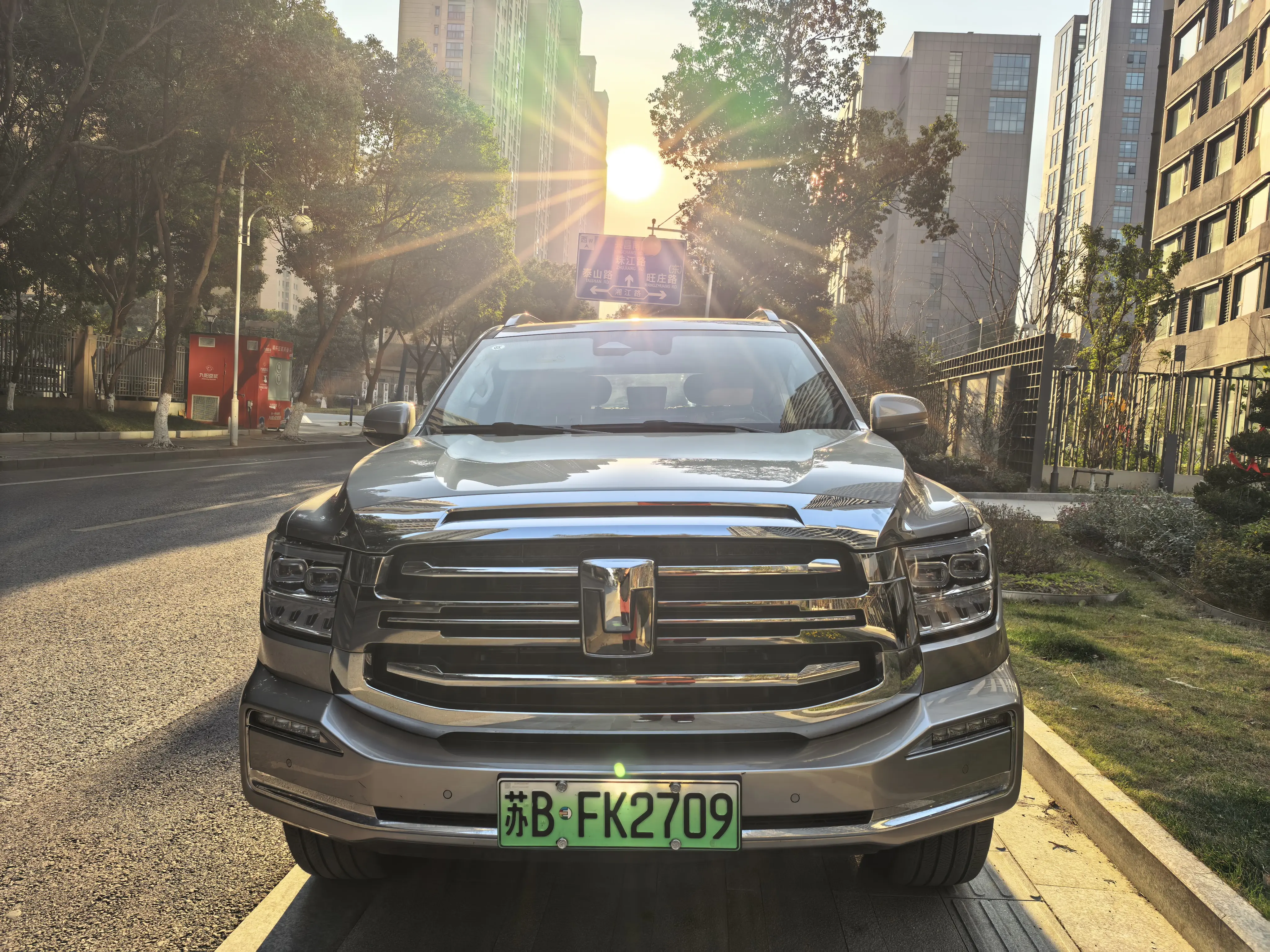 Tank 500 Hi4-T  из Китая