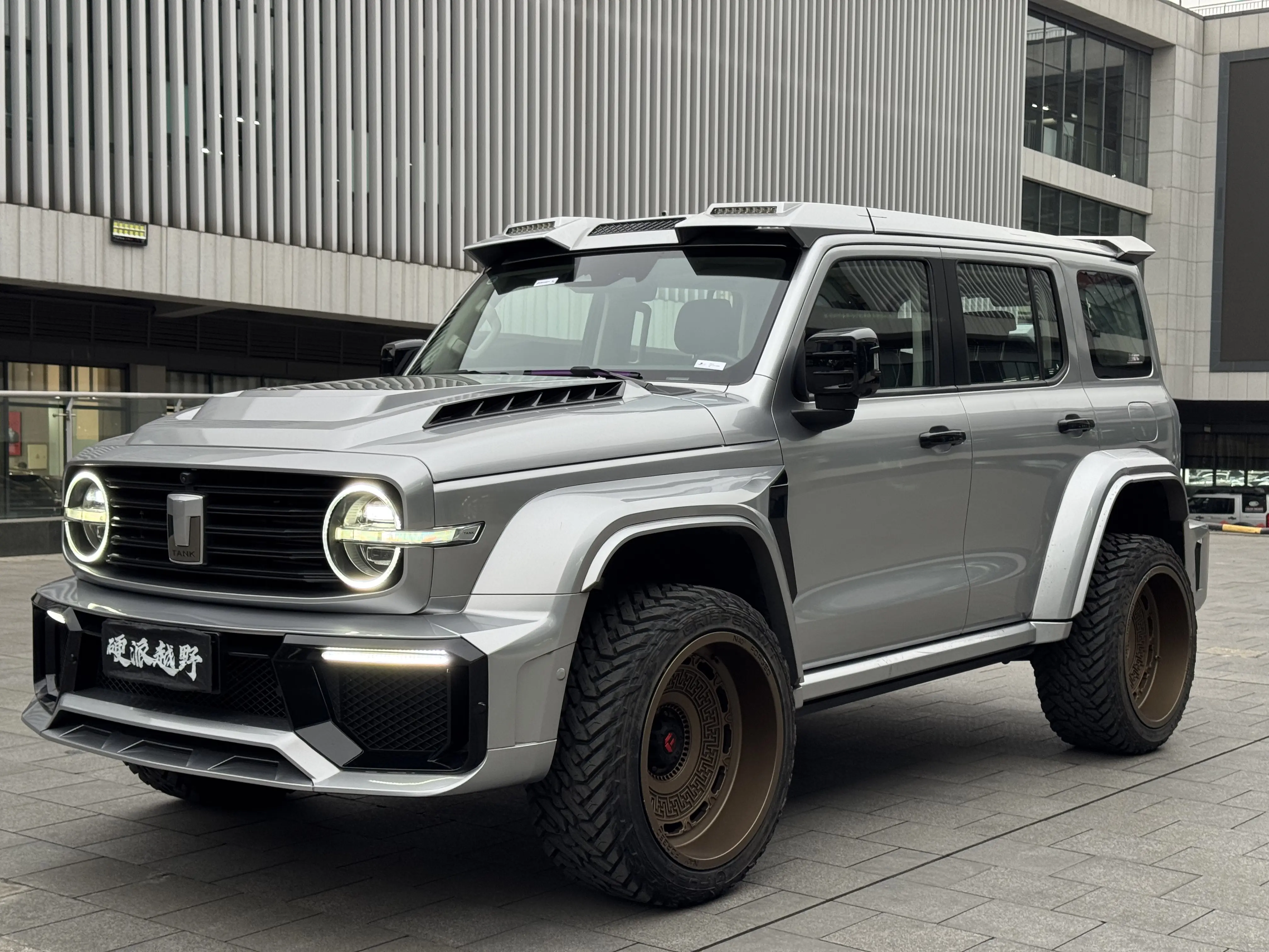 Tank 300  из Китая