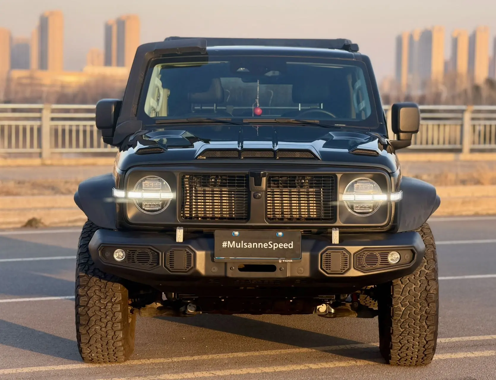 Tank 300  из Китая