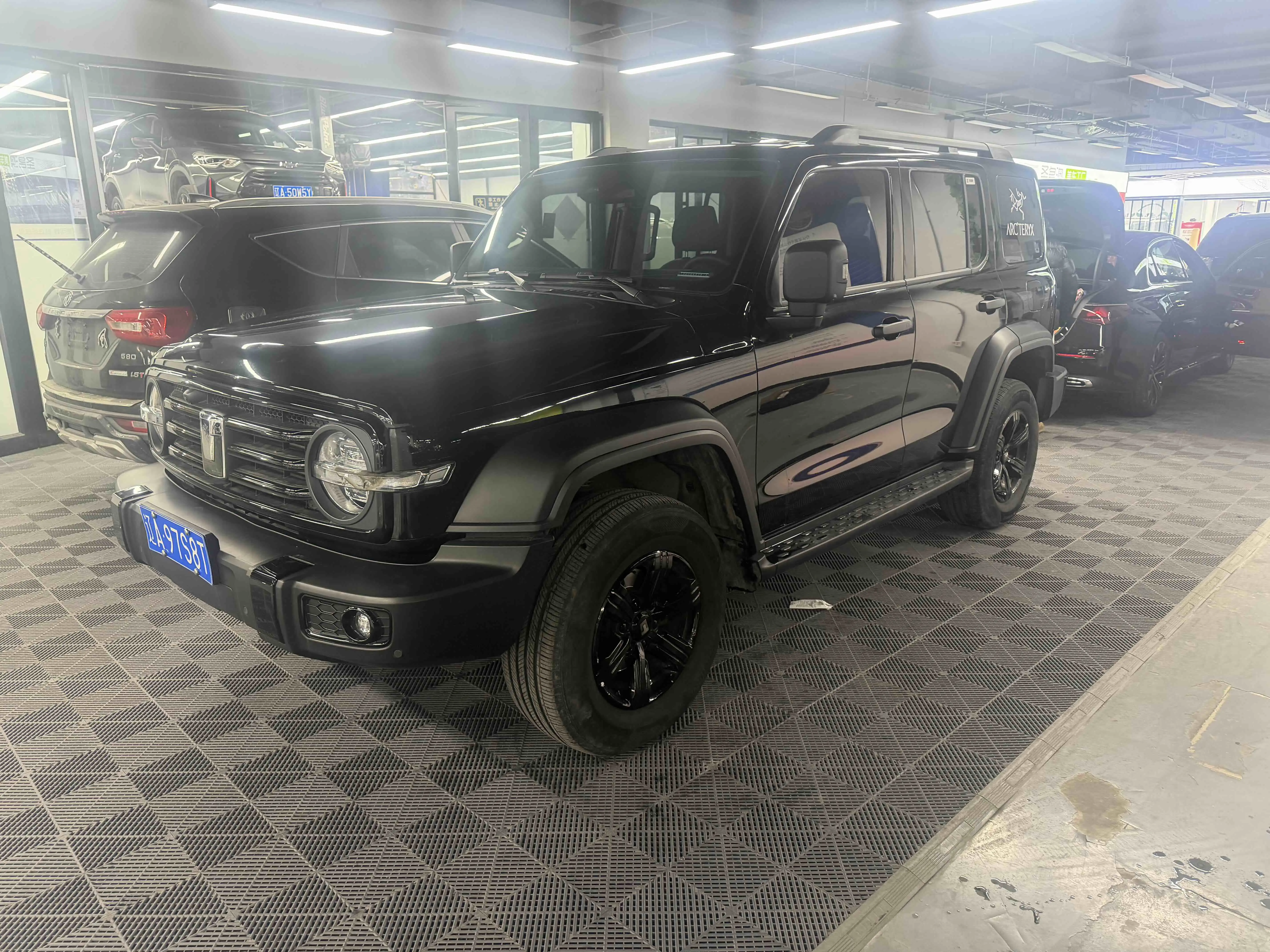 Tank 300  из Китая