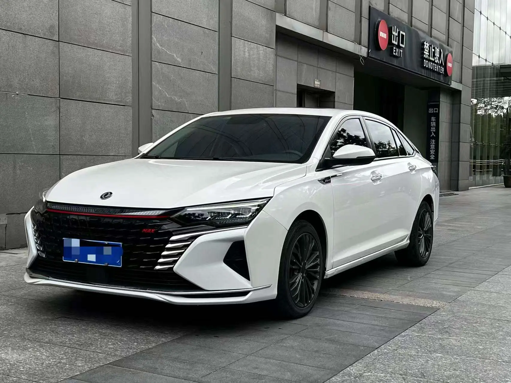Dongfeng Yixuan MAX  из Китая