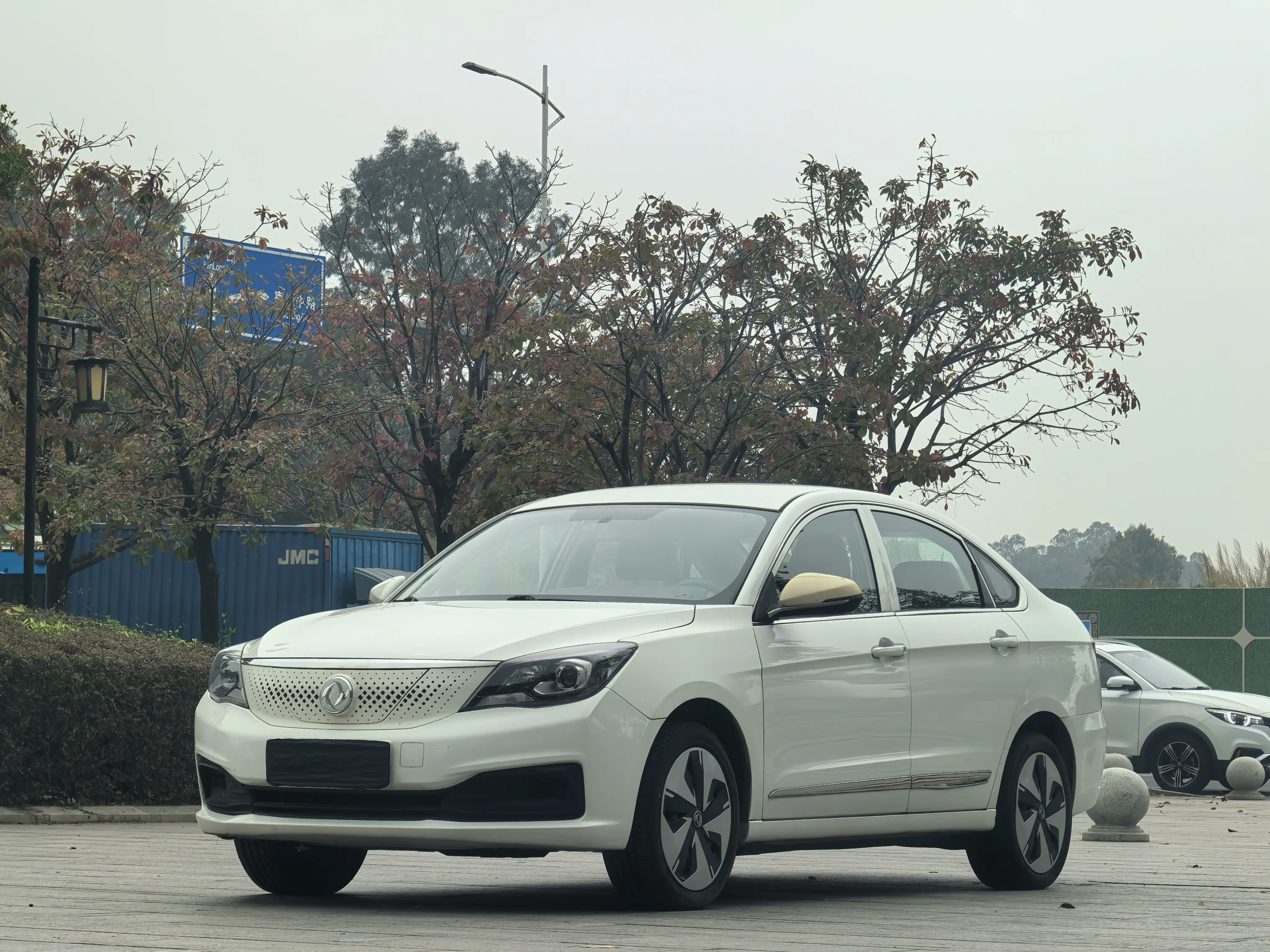 Dongfeng Fengshen E70  из Китая
