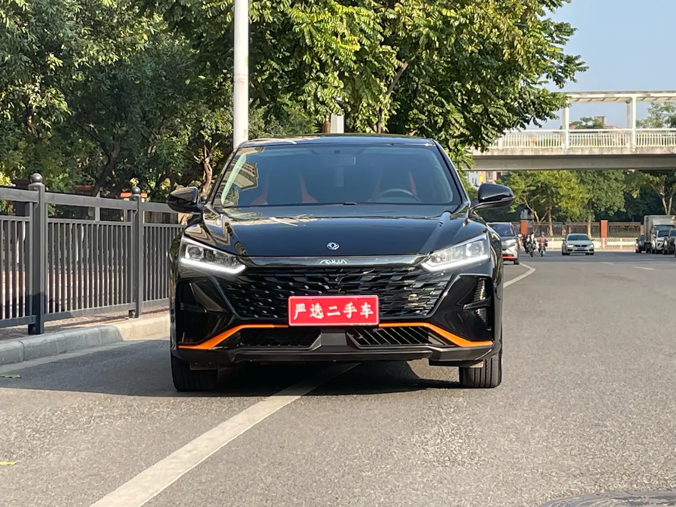 Dongfeng Yixuan  из Китая