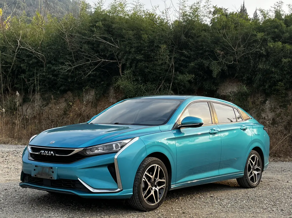 Dongfeng Yixuan  из Китая