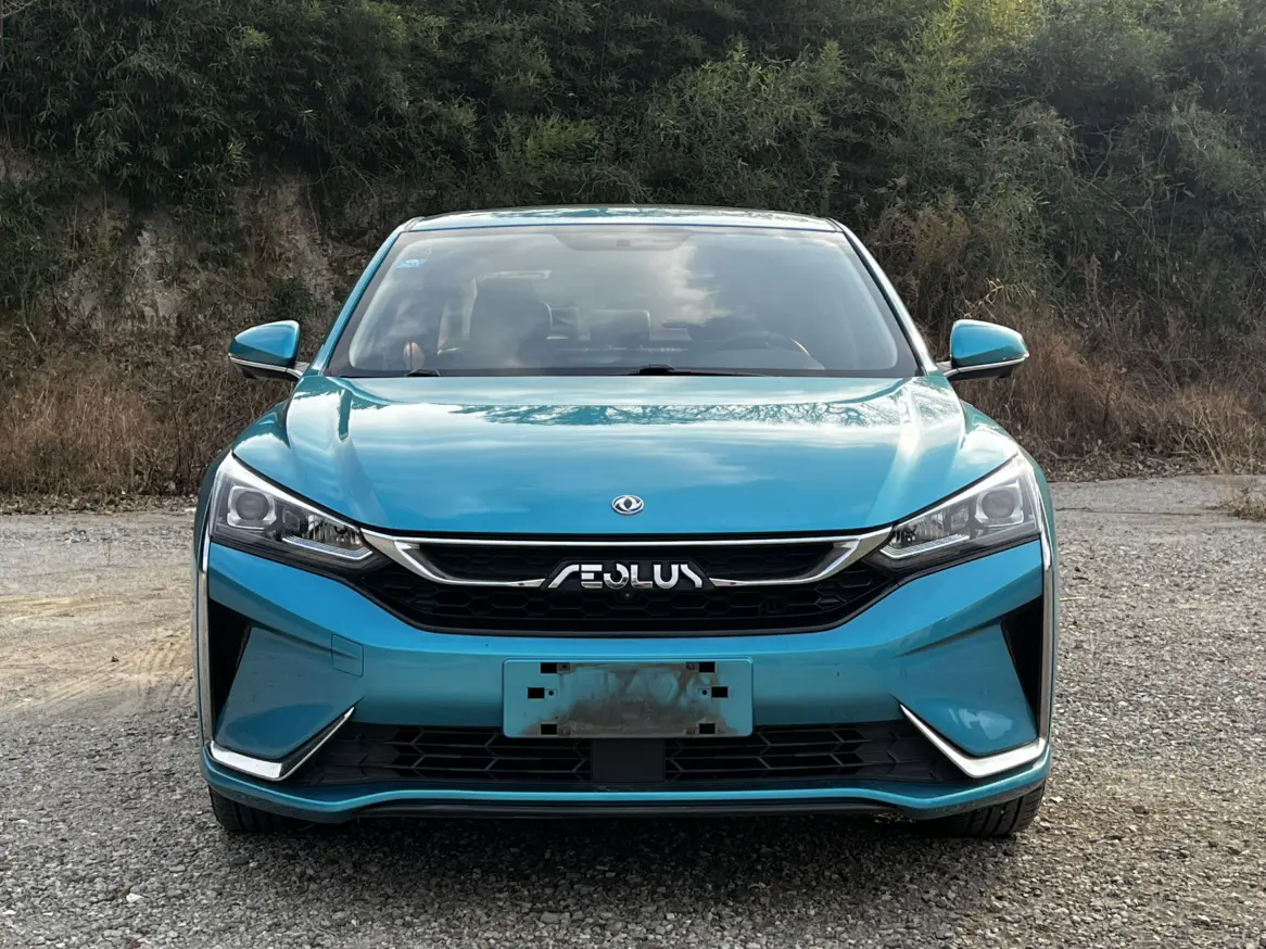 Dongfeng Yixuan  из Китая