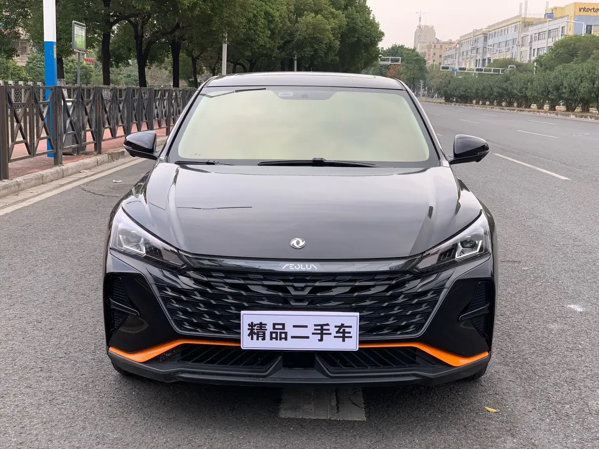 Dongfeng Yixuan  из Китая