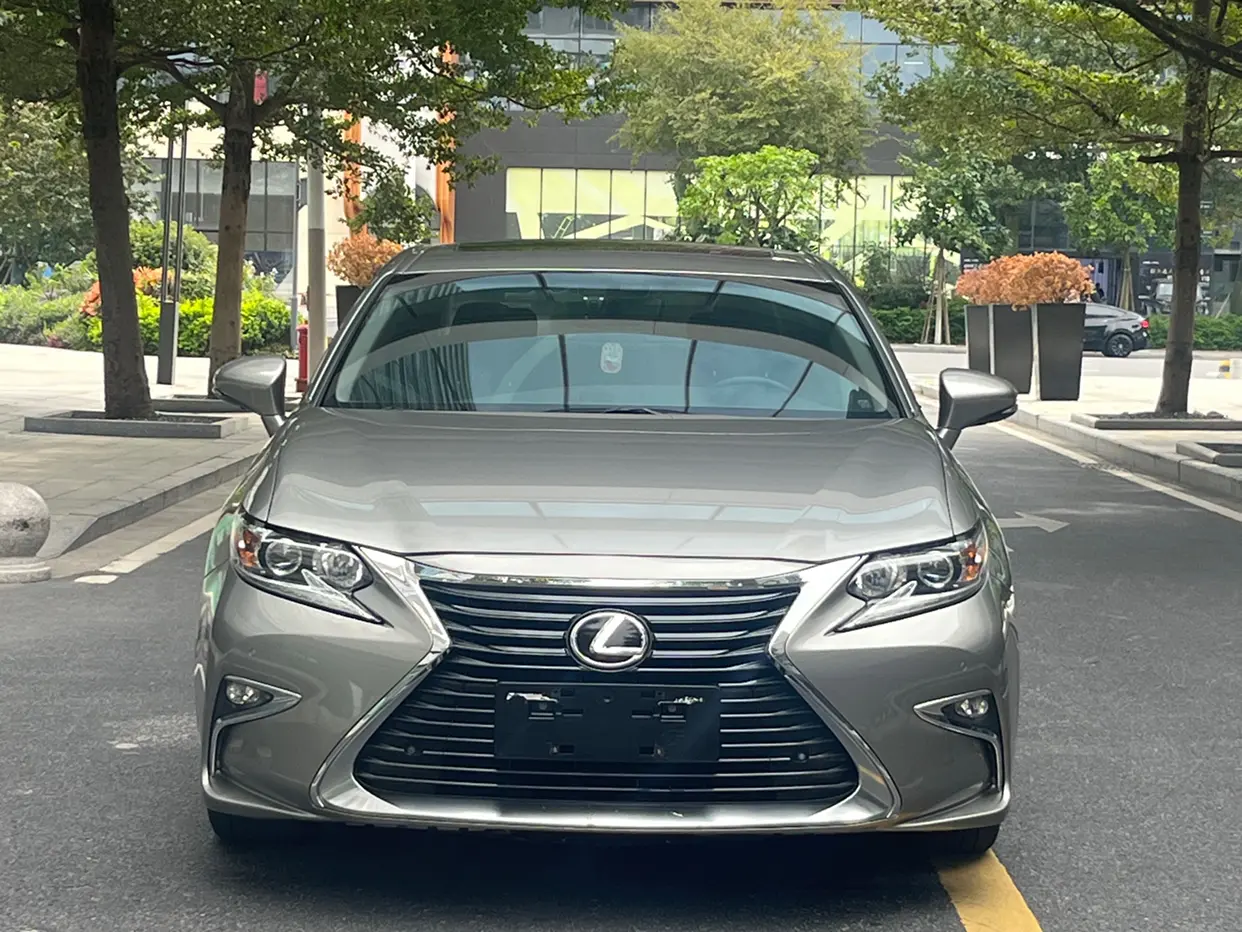 Lexus ES  из Китая