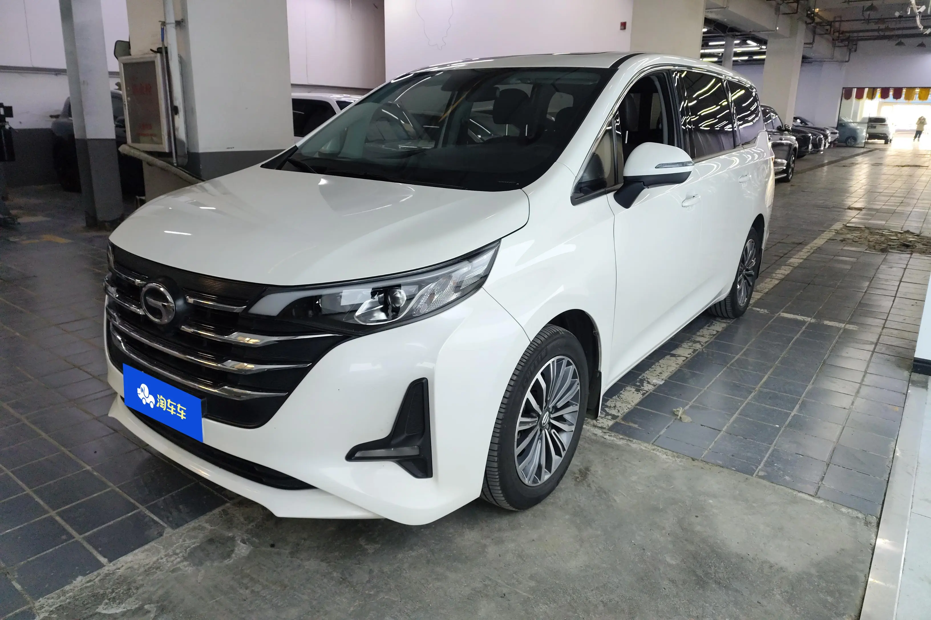GAC Trumpchi M6  из Китая