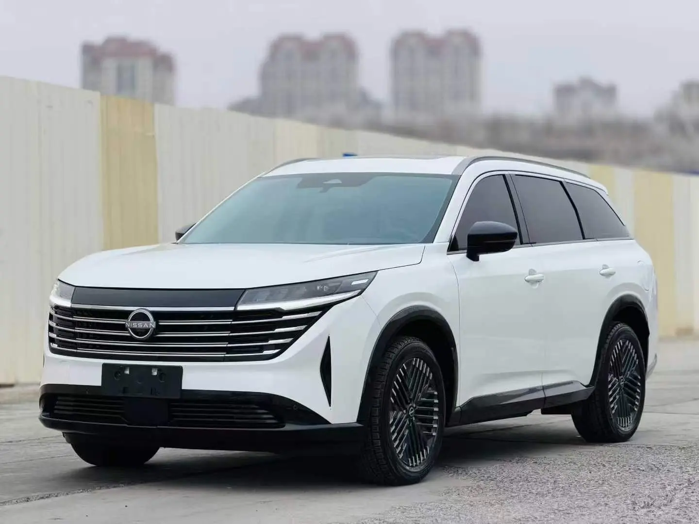 Nissan Explore the land  из Китая