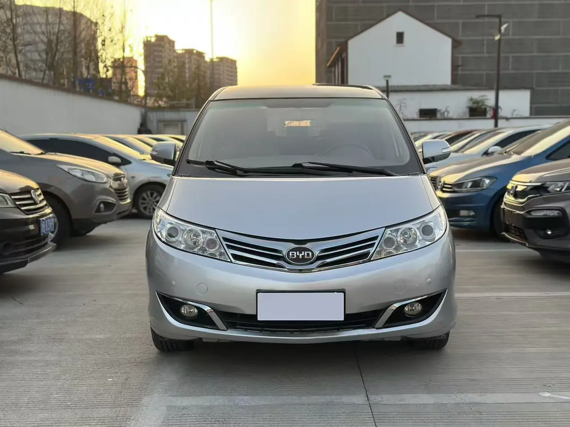 BYD M6  из Китая