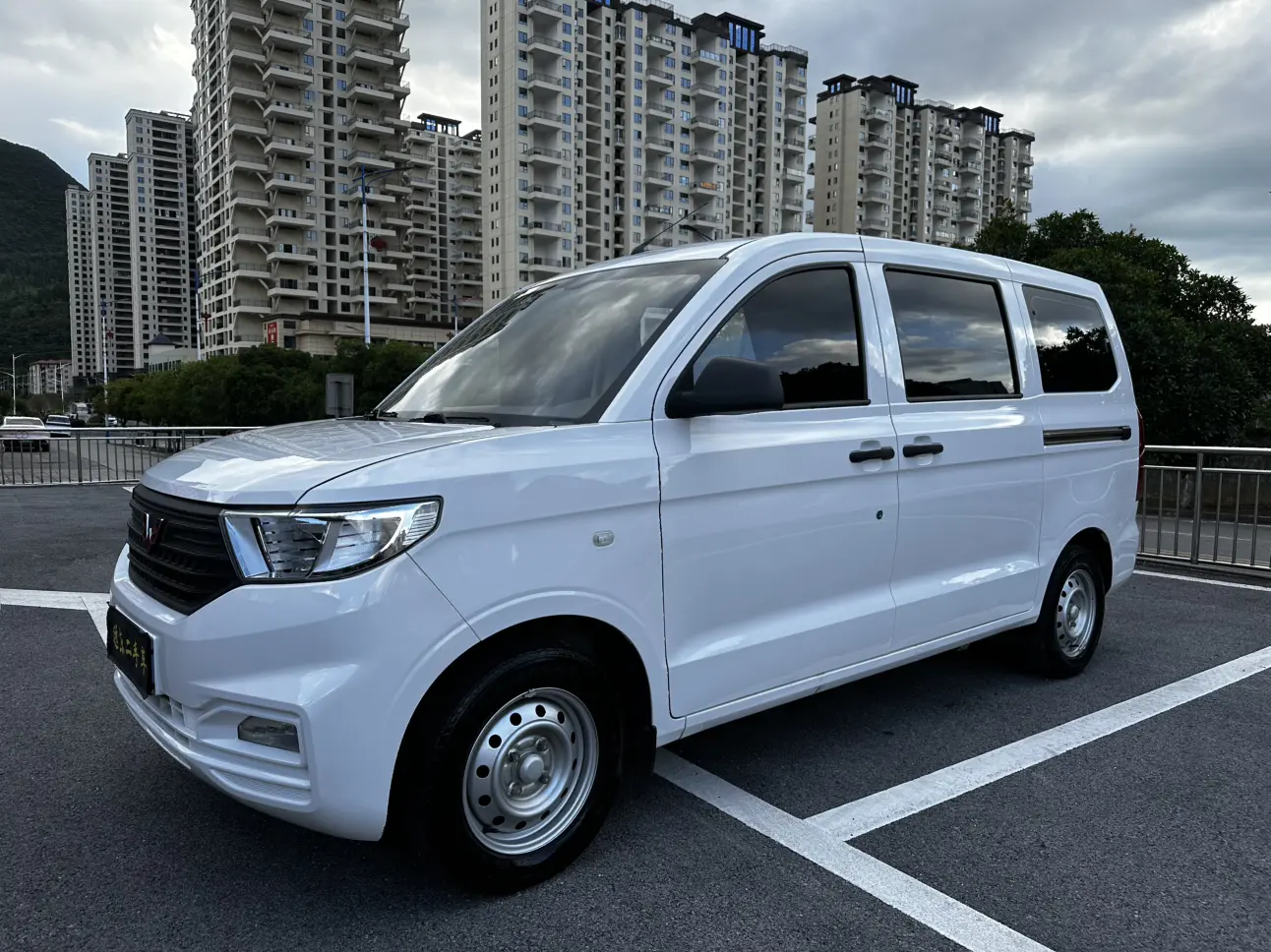 Wuling Hongguang V  из Китая