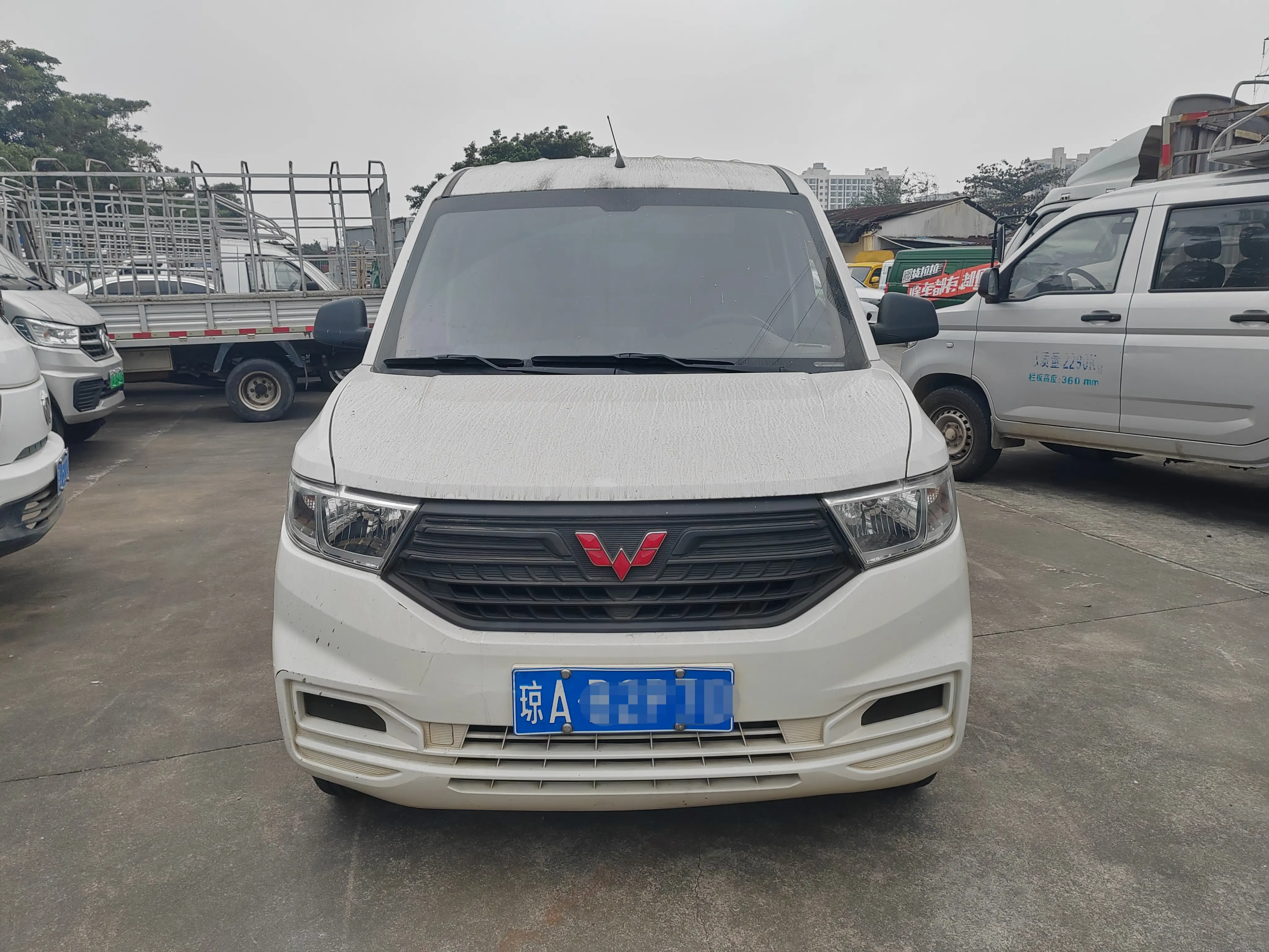Wuling Hongguang V  из Китая