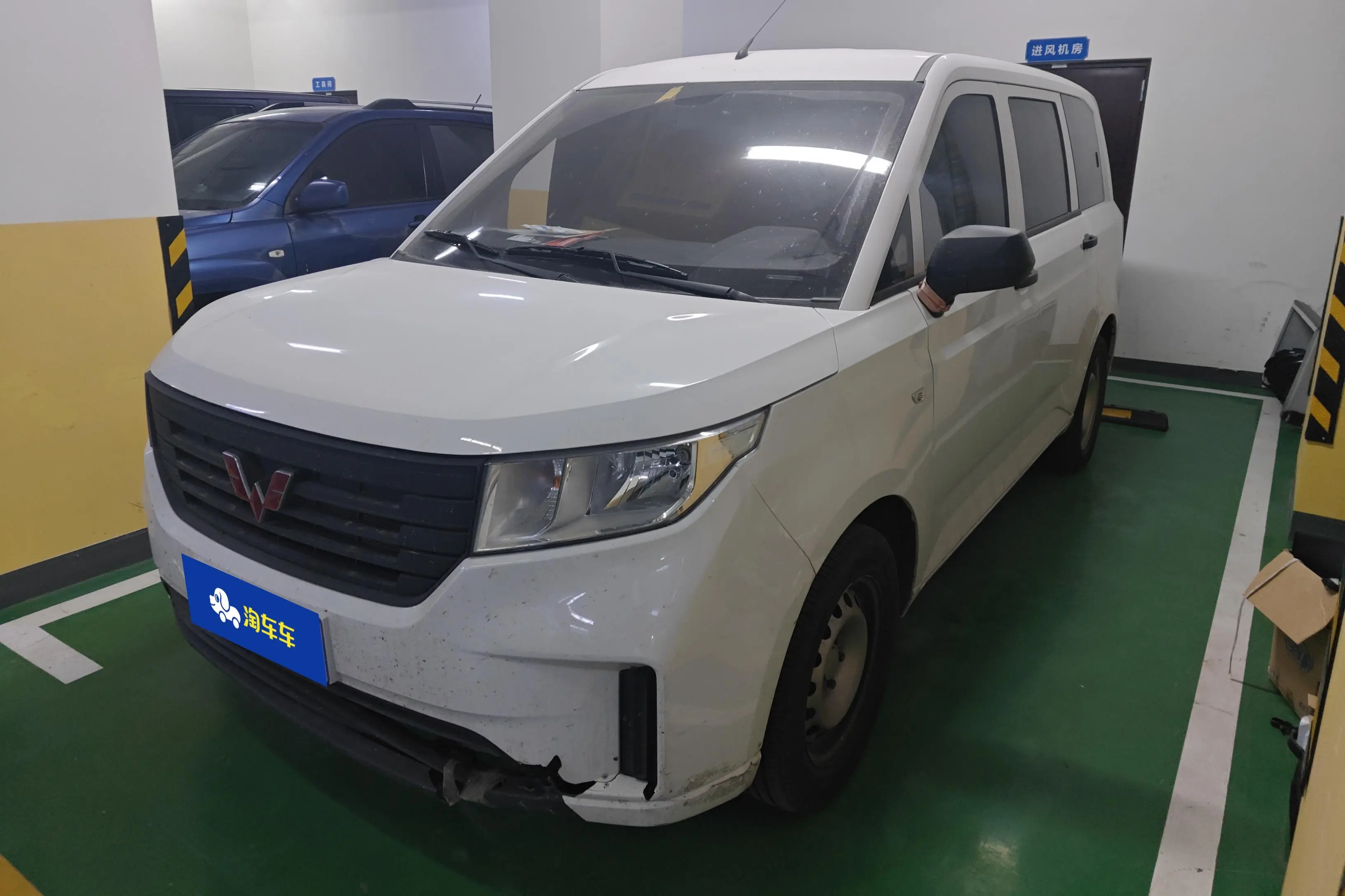 Wuling Hongguang PLUS  из Китая