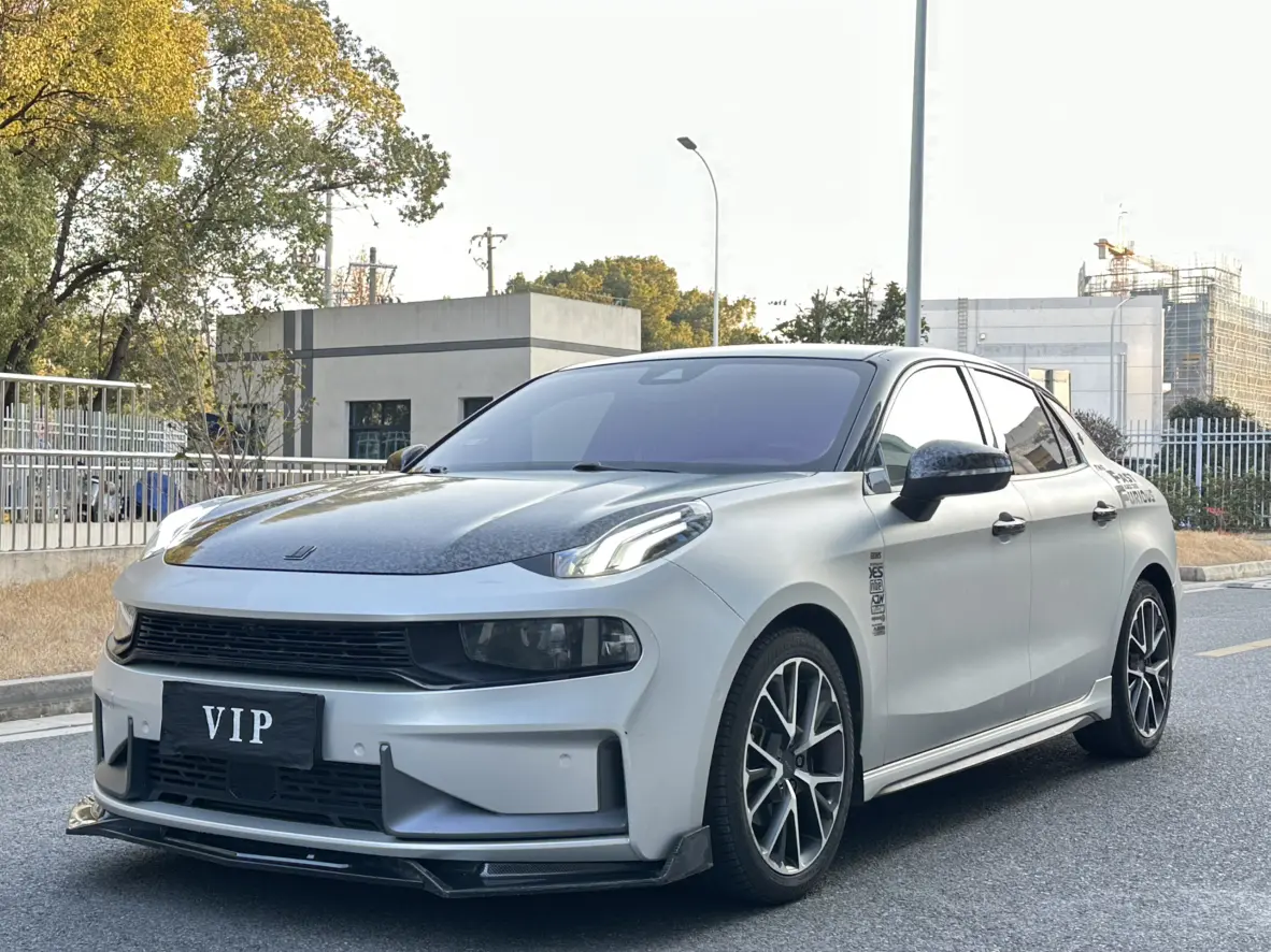Lynk & Co 03
