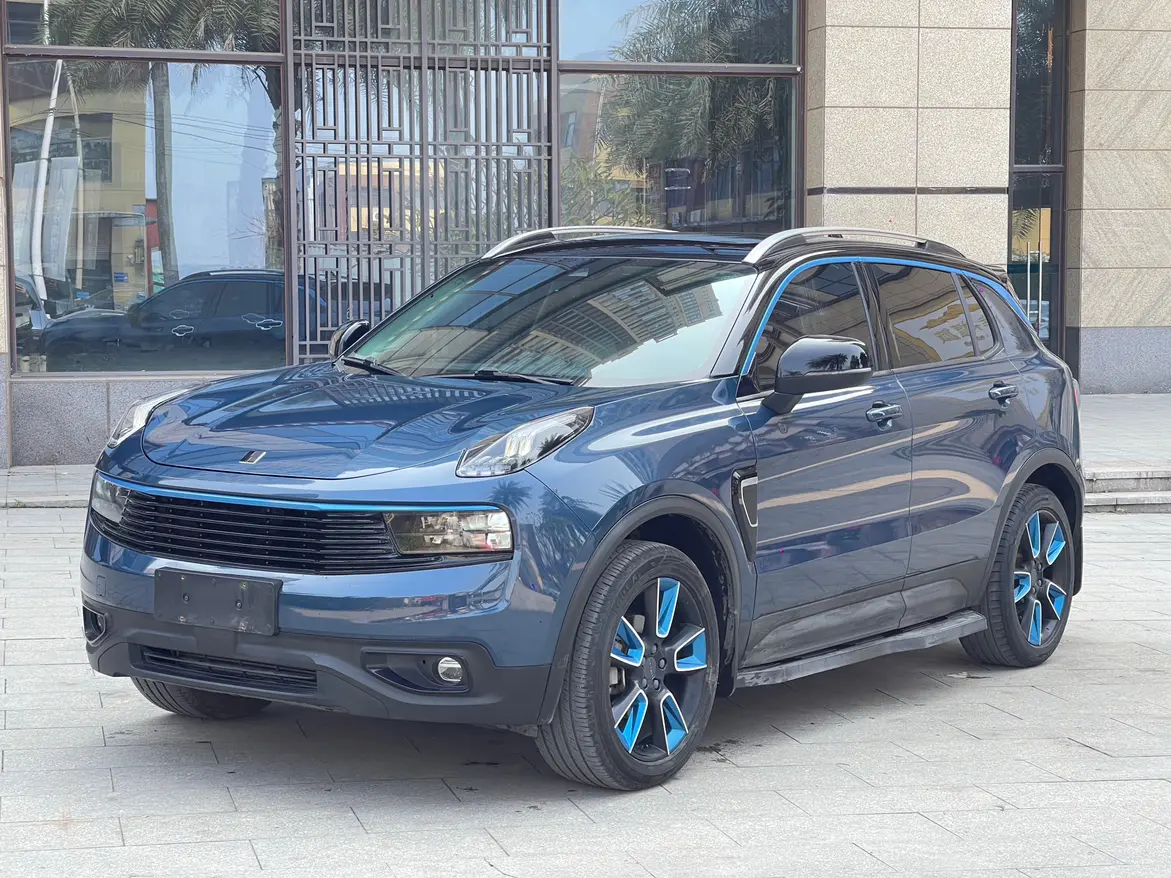 Lynk & Co 01  из Китая